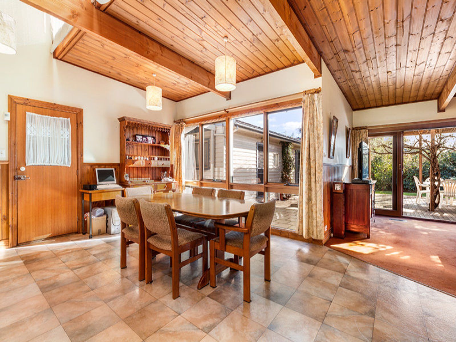 18 Wunnamurra Drive, Keilor East - Thumbnail 3