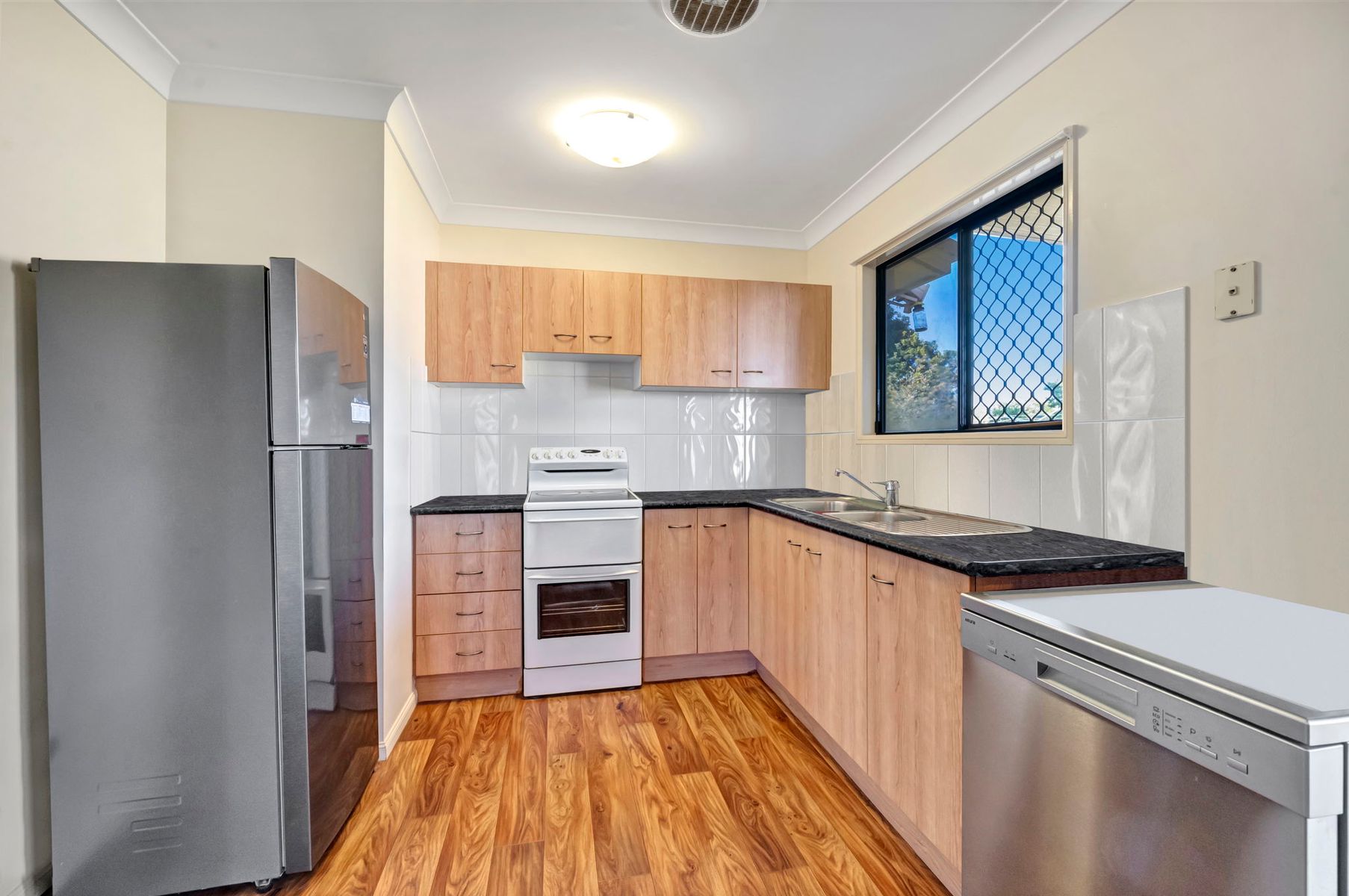32 Elton Drive, Kelso, QLD 4815, Kelso - Thumbnail 5