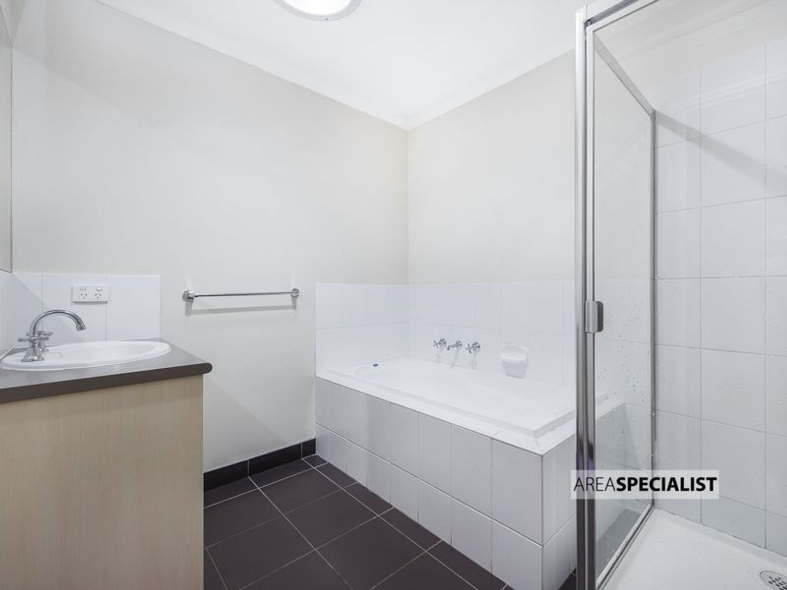 53 Phoenix Avenue, Cranbourne, VIC 3977, Cranbourne - Thumbnail 3