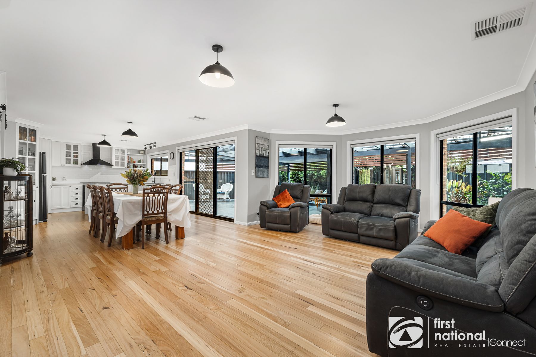 4 Tollgate Crescent, Windsor NSW 2756, Windsor - Thumbnail 2