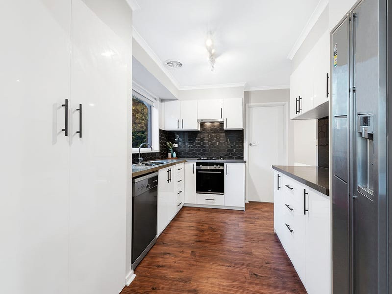 3 Hughes Close, Endeavour Hills, VIC 3802, Endeavour Hills - Thumbnail 3