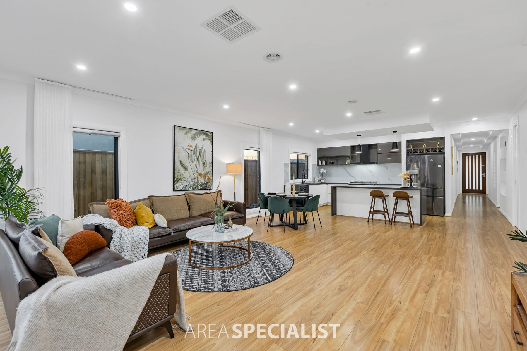 14 Lensing Street, Clyde North, VIC 3978, Clyde North - Thumbnail 5