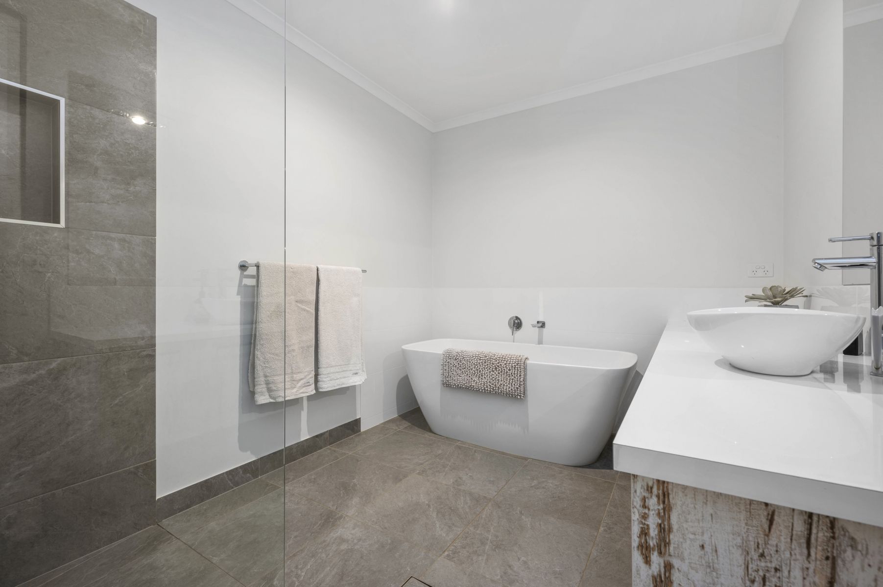 9 Lorne Terrace, Flora Hill VIC 3550, Flora Hill - Thumbnail 6