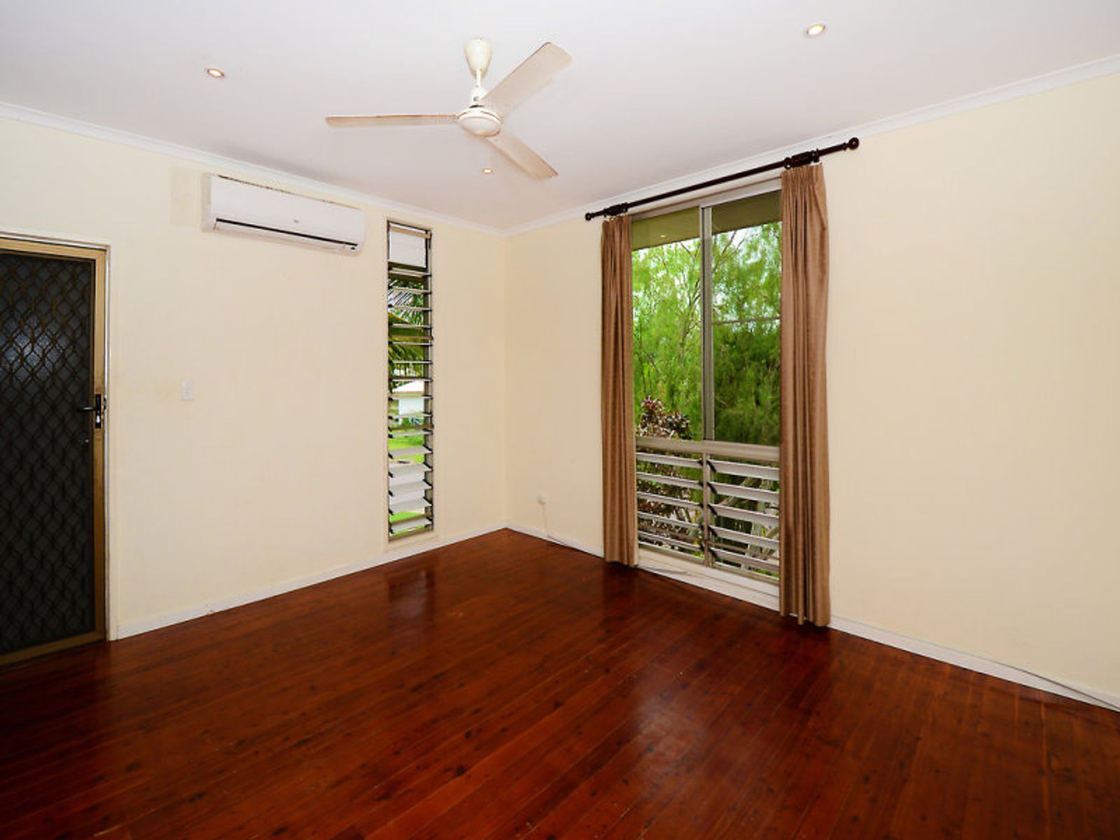 38 Mahogany Crescent, Karama NT 0812, Karama - Thumbnail 2