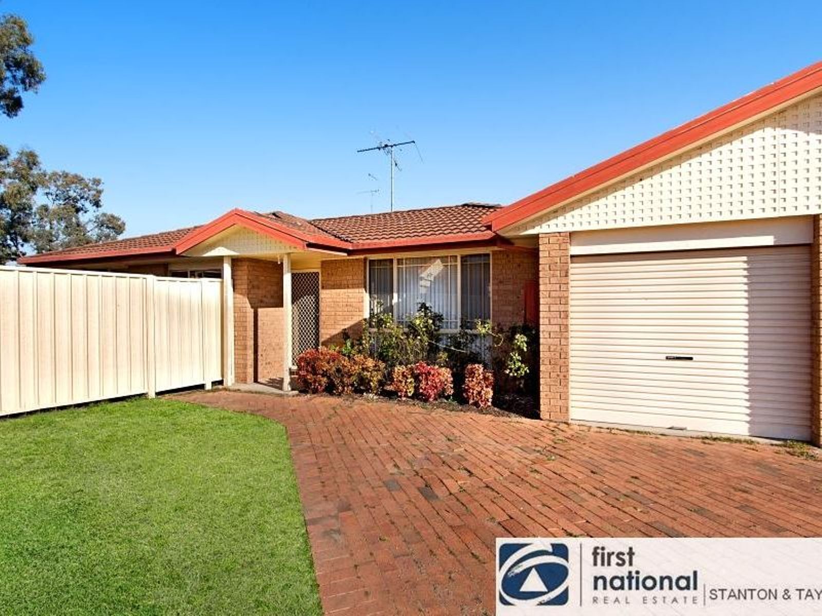 2/12 Chausson Place, Cranebrook - Thumbnail 3