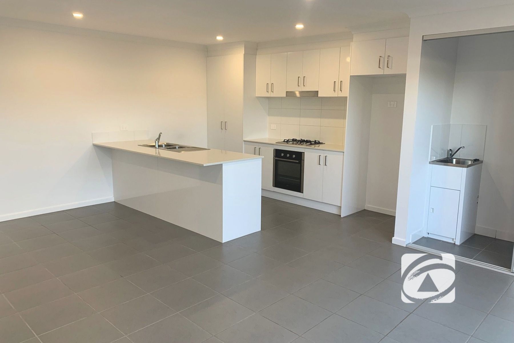 35 Hunt Way, Pakenham VIC 3810, Pakenham - Thumbnail 2