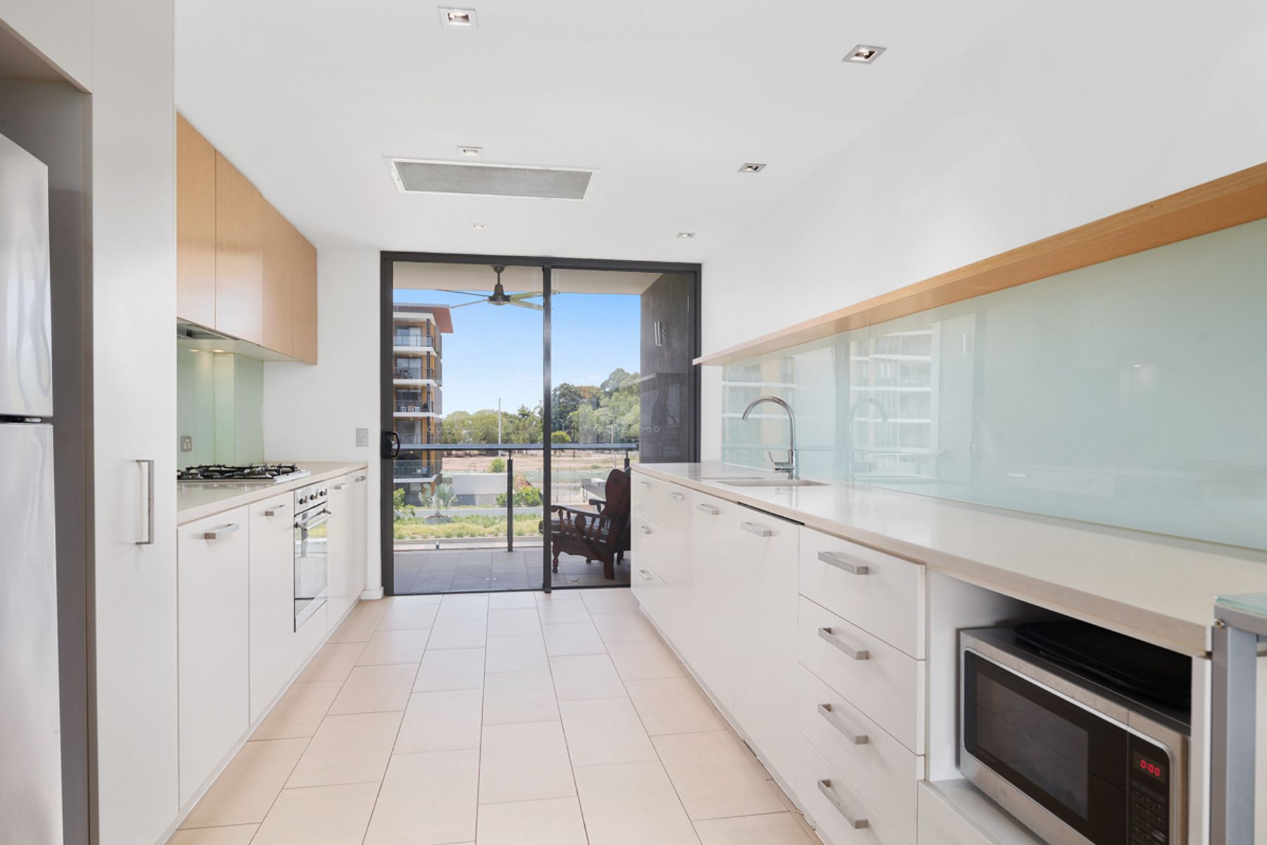 225/19b Kitchener Drive, Darwin City NT 0800, Darwin City - Thumbnail 2