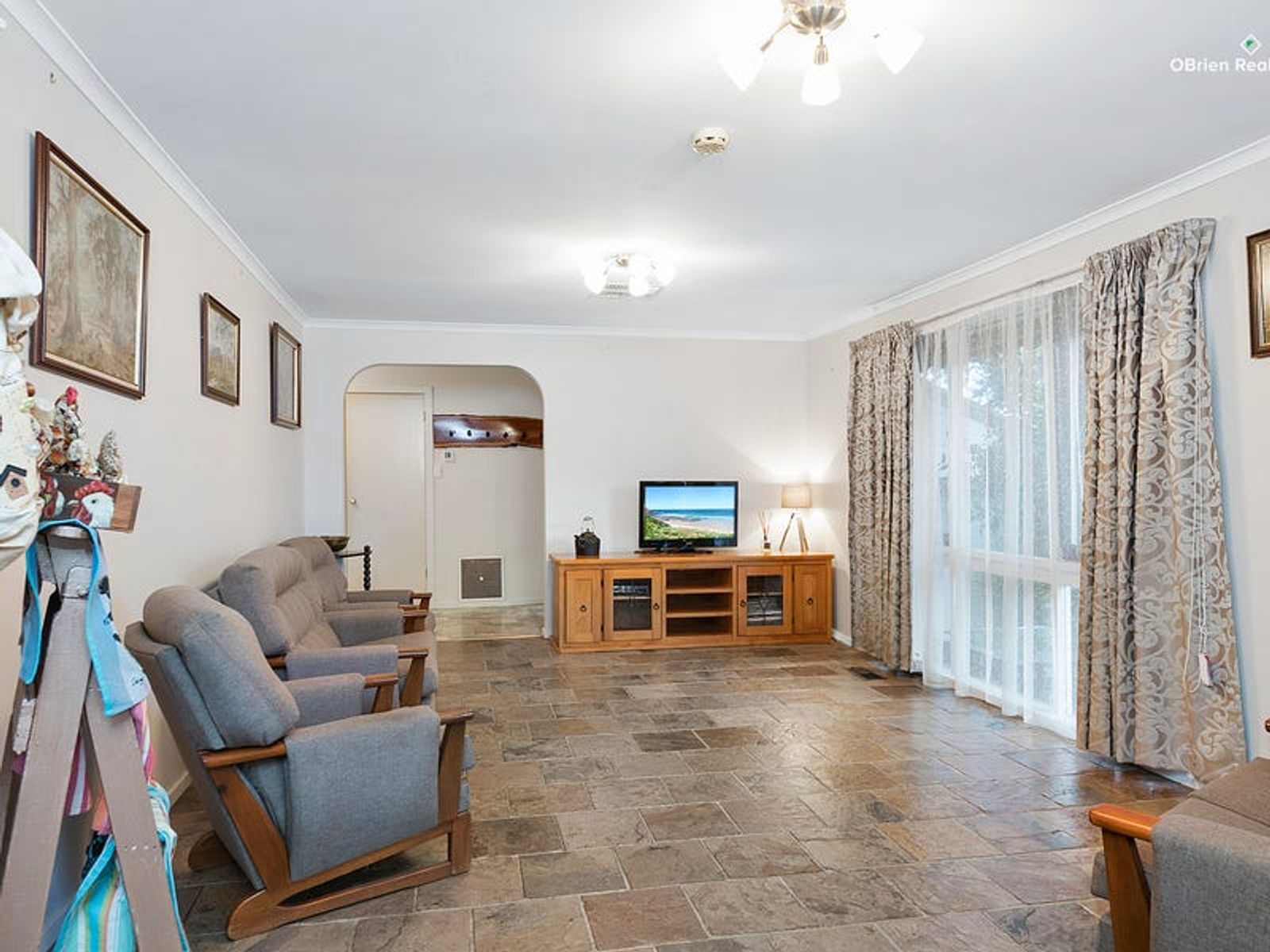 2 Plumpton Court, Endeavour Hills, VIC 3802, Endeavour Hills - Thumbnail 2