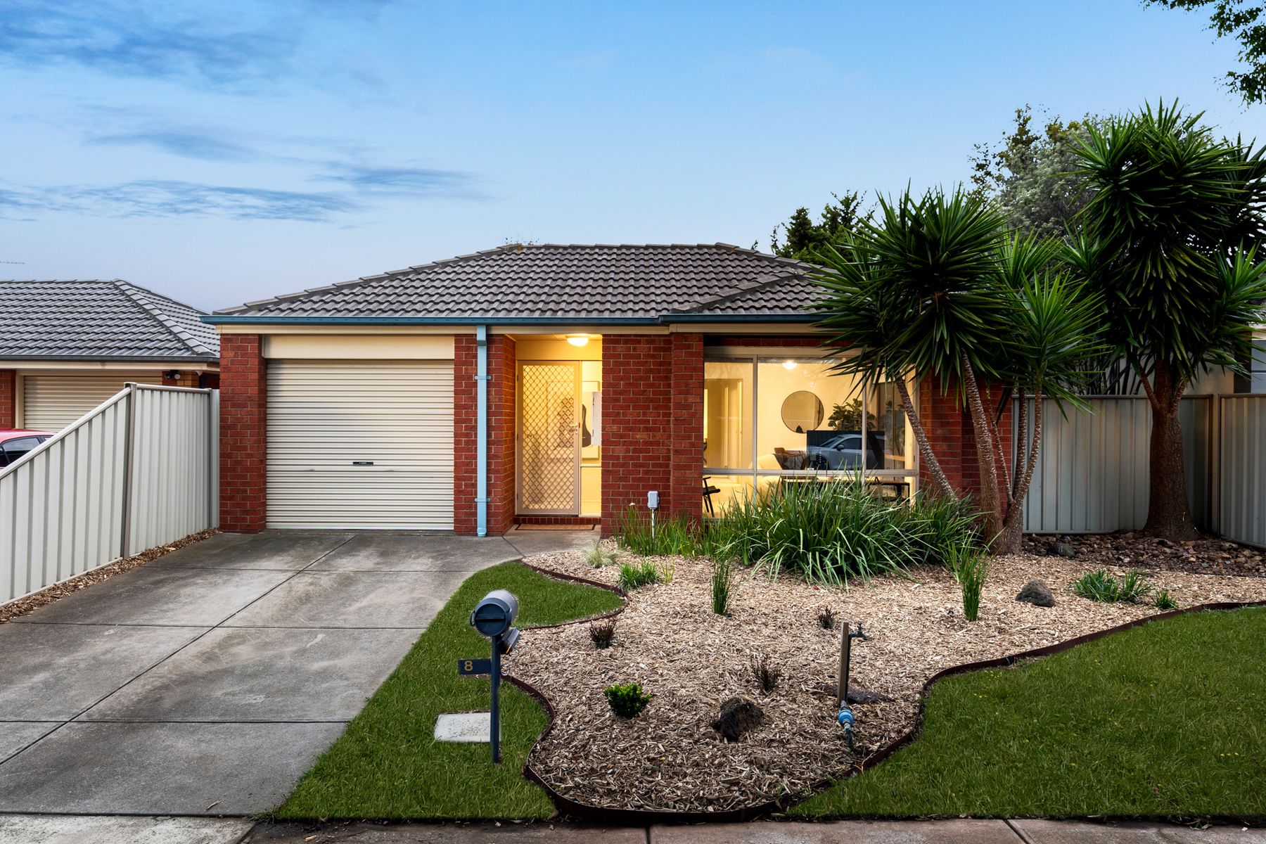 8 Hindmarsh Drive, Wyndham Vale, VIC 3024, Wyndham Vale - Thumbnail 2