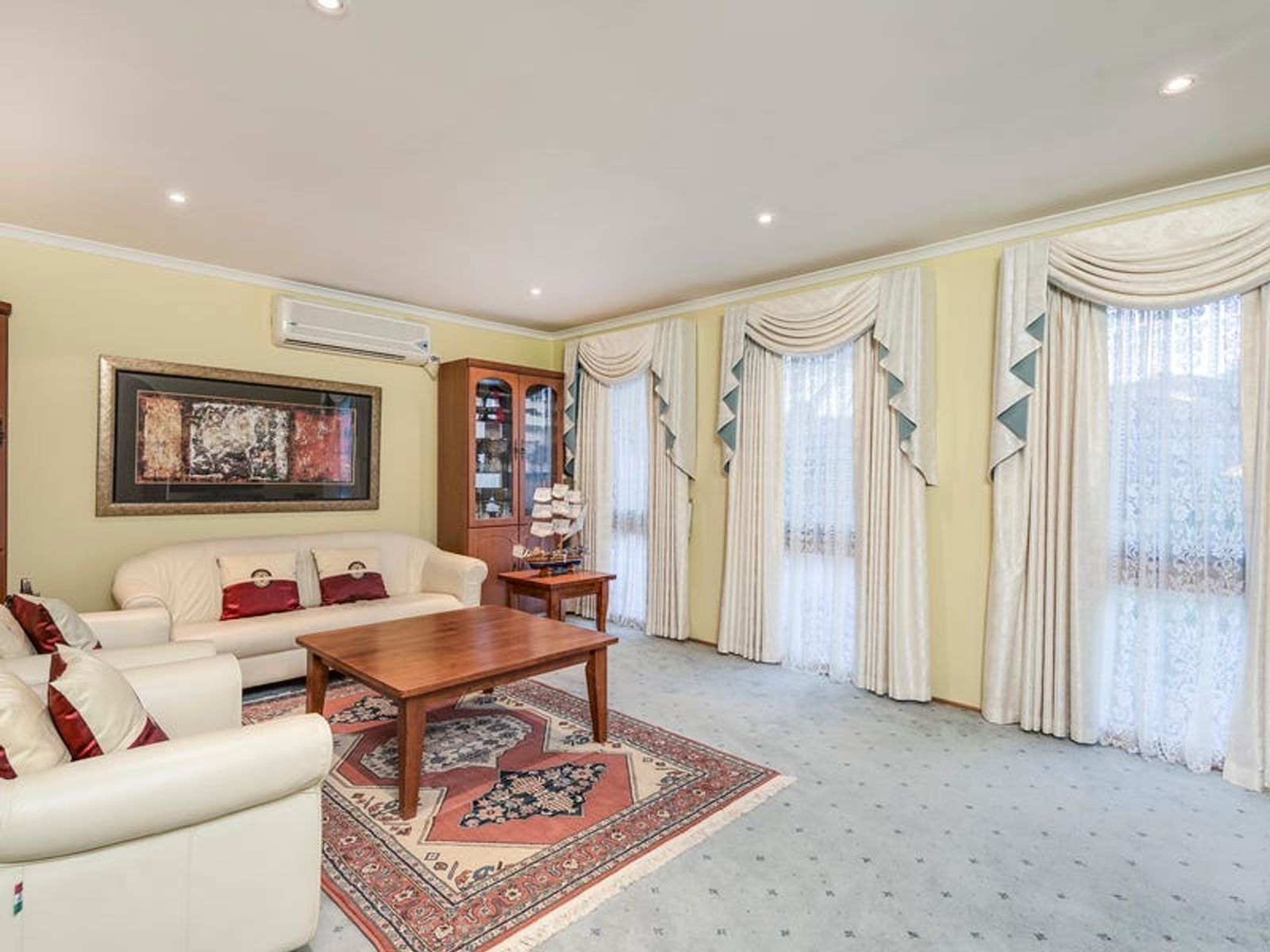 11 Kinloch Gardens, Endeavour Hills, VIC 3802, Endeavour Hills - Thumbnail 4