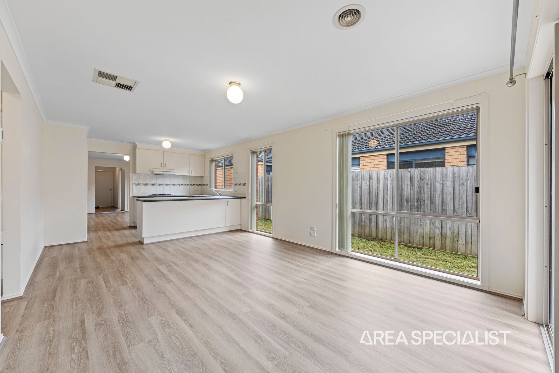 8A Sir Thomas Drive, Pakenham, VIC 3810, Pakenham - Thumbnail 4
