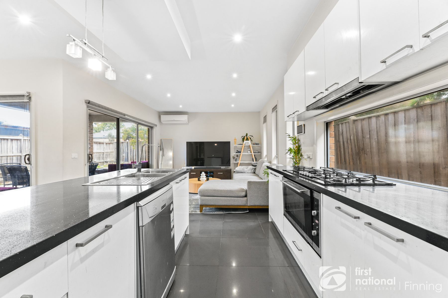 22 Mickleham Drive, Cranbourne North VIC 3977, Cranbourne North - Thumbnail 2