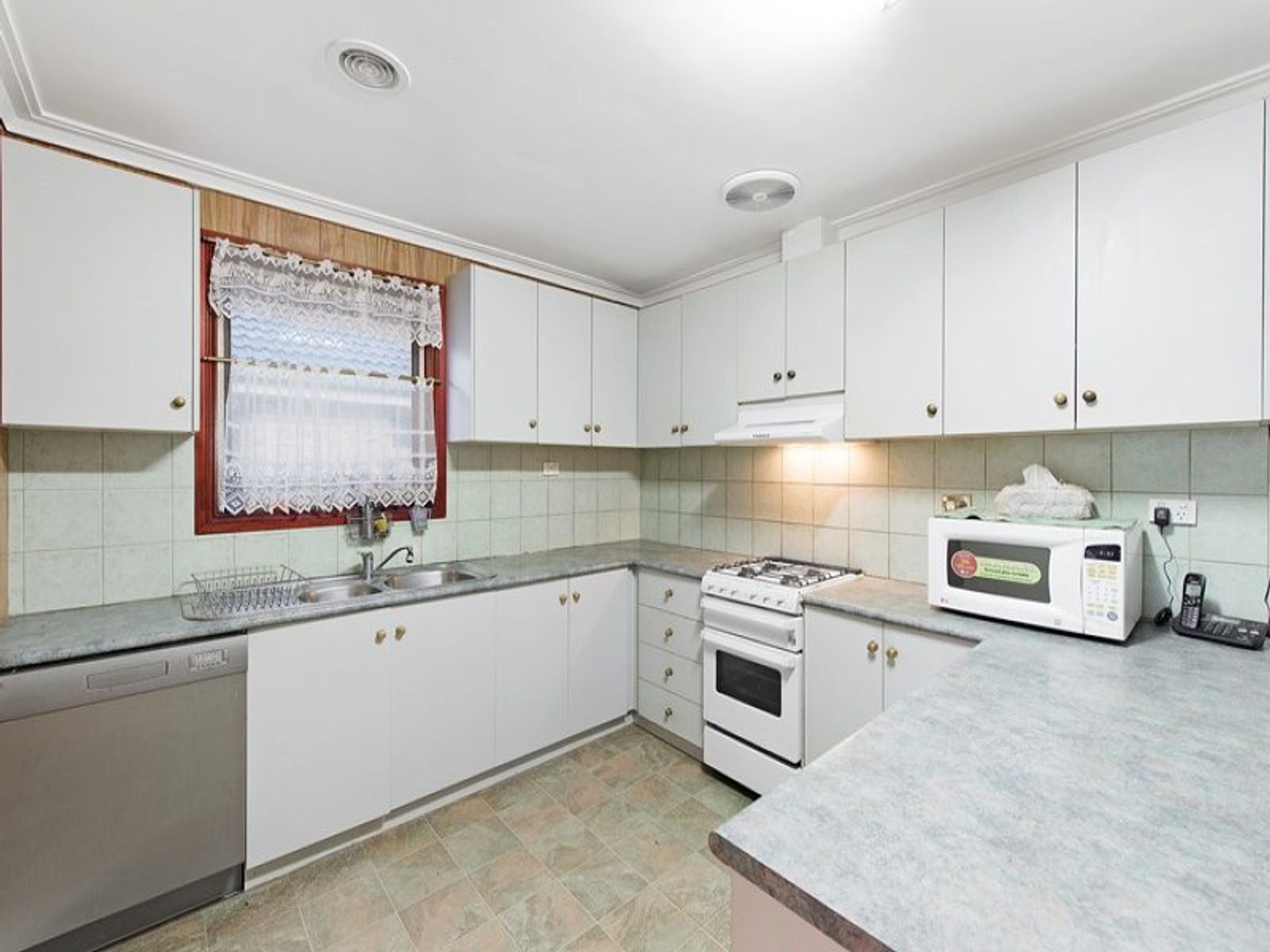22 Finchaven Avenue, Keysborough, VIC 3173, Keysborough - Thumbnail 2
