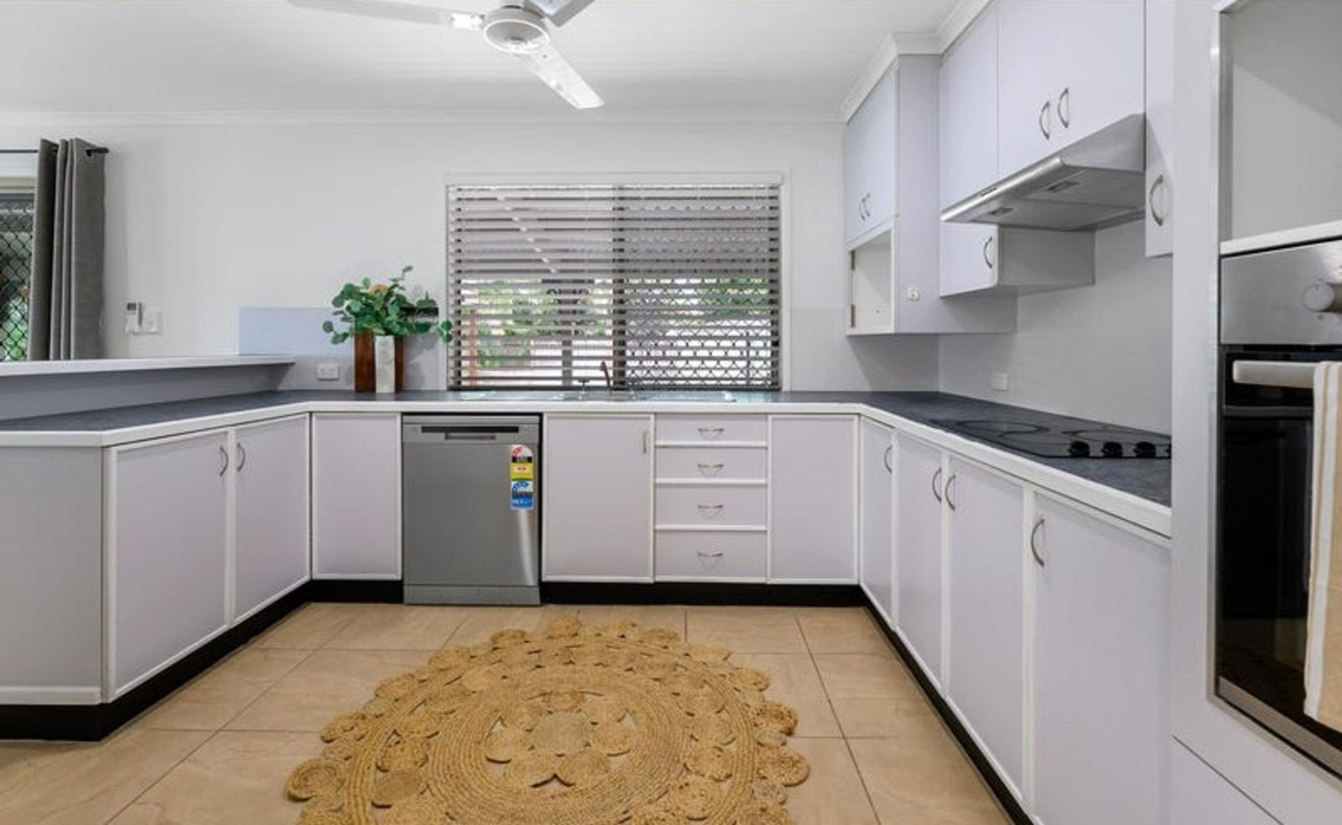 32 Pelican Street, Slade Point QLD 4740, Slade Point - Thumbnail 5