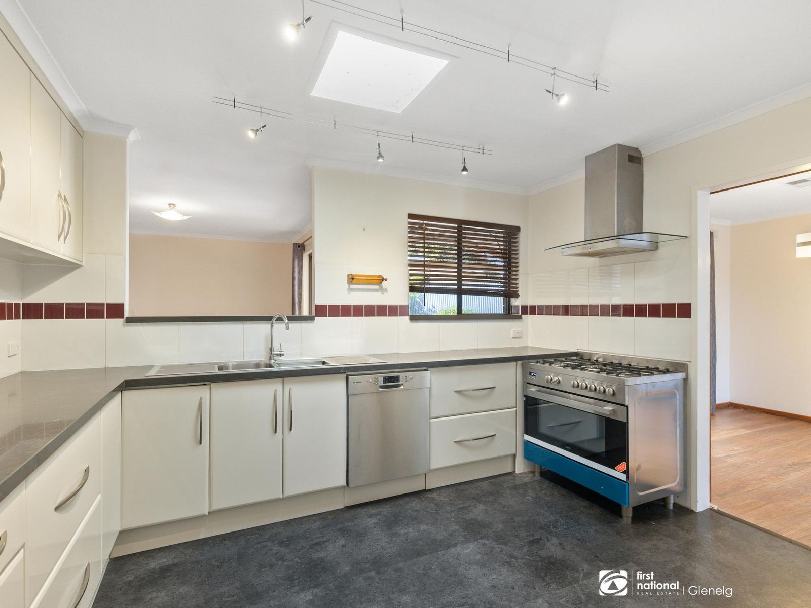10 Torrens Street, Happy Valley SA 5159, Happy Valley - Thumbnail 4