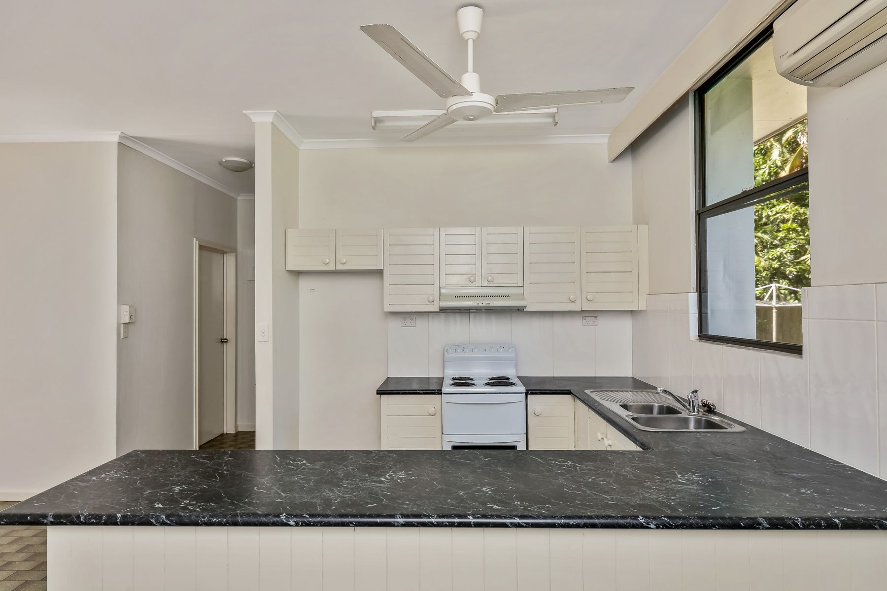 2/10 Sandalwood Street, Nightcliff NT 0810, Nightcliff - Thumbnail 3