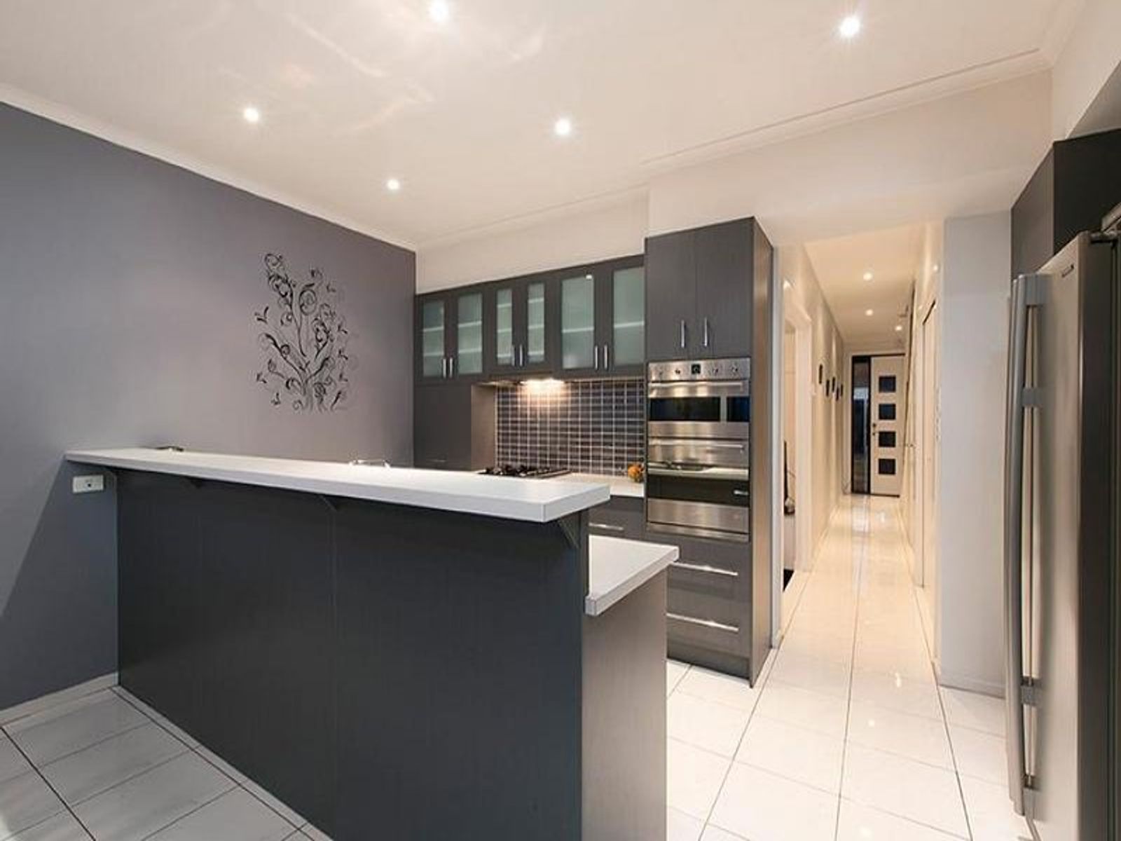 32 Newton Street, Kensington - Thumbnail 2