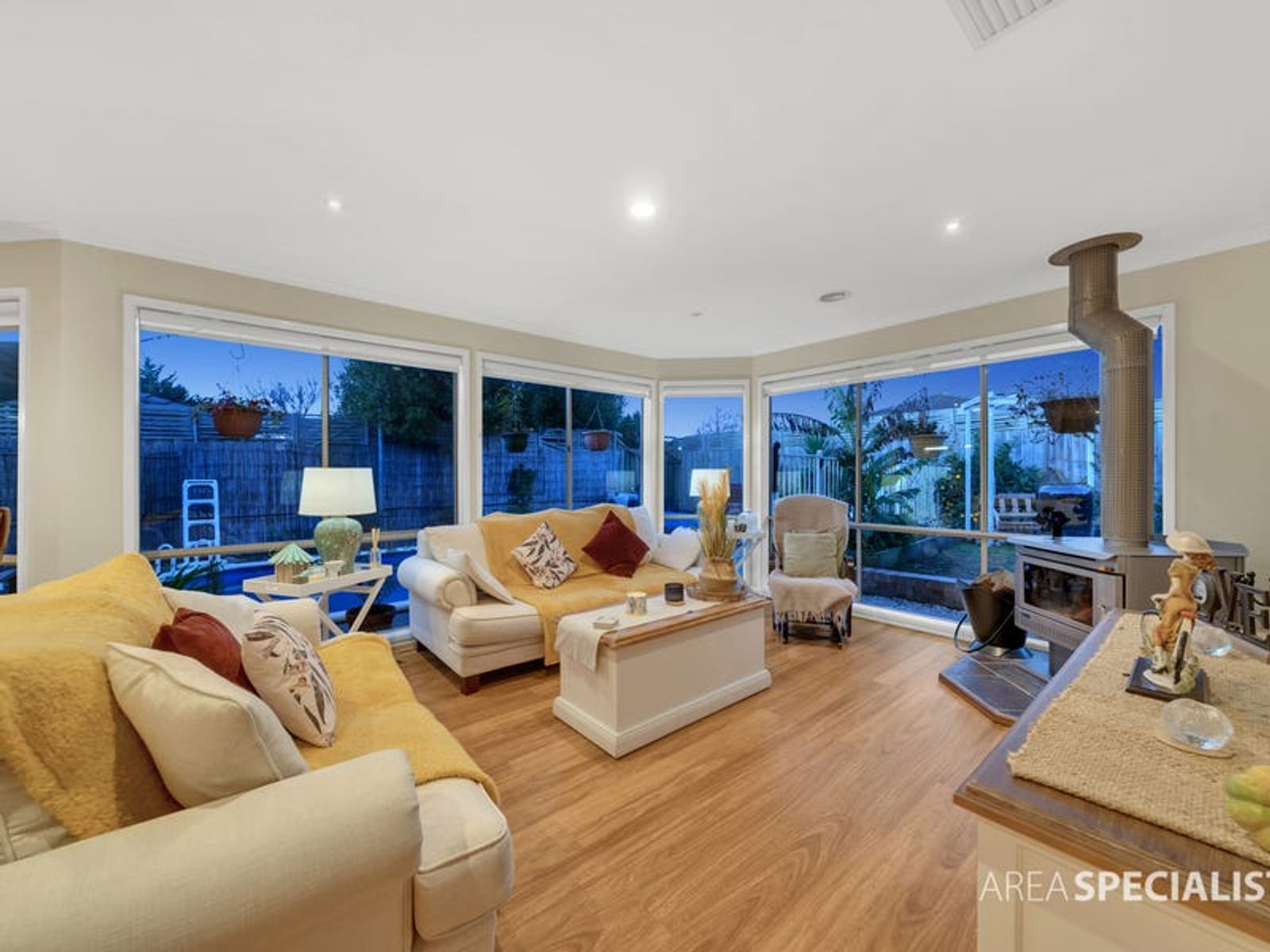 10 McCartney Drive, Narre Warren South, VIC 3805, Narre Warren South - Thumbnail 2