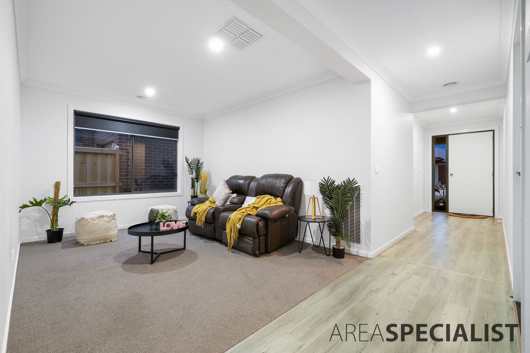 10 Liwen Street, Clyde North, VIC 3978, Clyde North - Thumbnail 8
