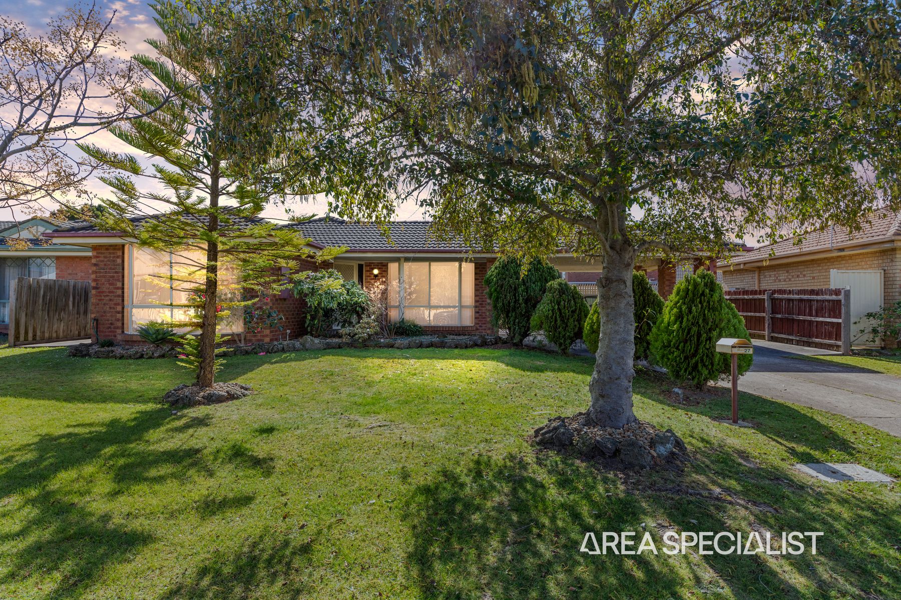27 Thomas Place, Pakenham, VIC 3810, Pakenham - Thumbnail 2