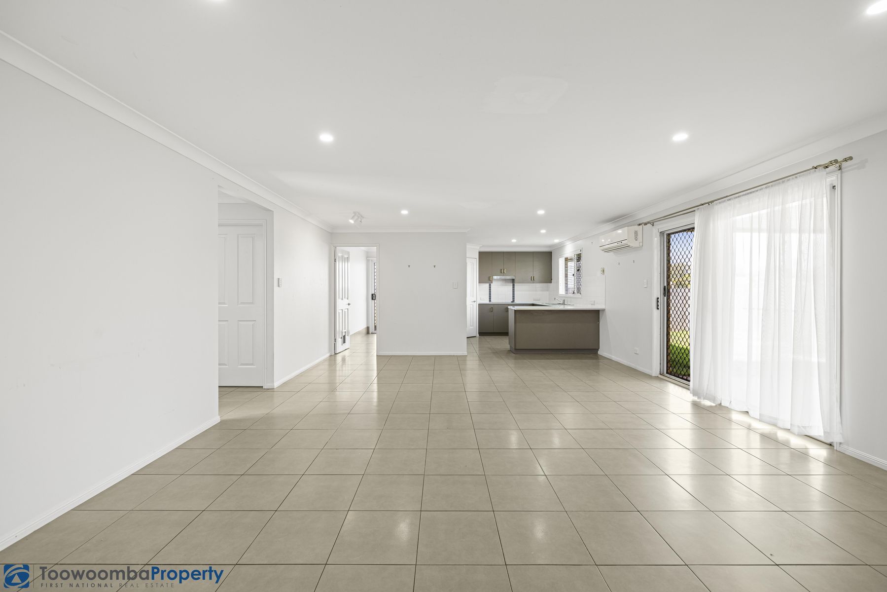 6 Dixon Court, Wilsonton Heights QLD 4350, Wilsonton Heights - Thumbnail 2