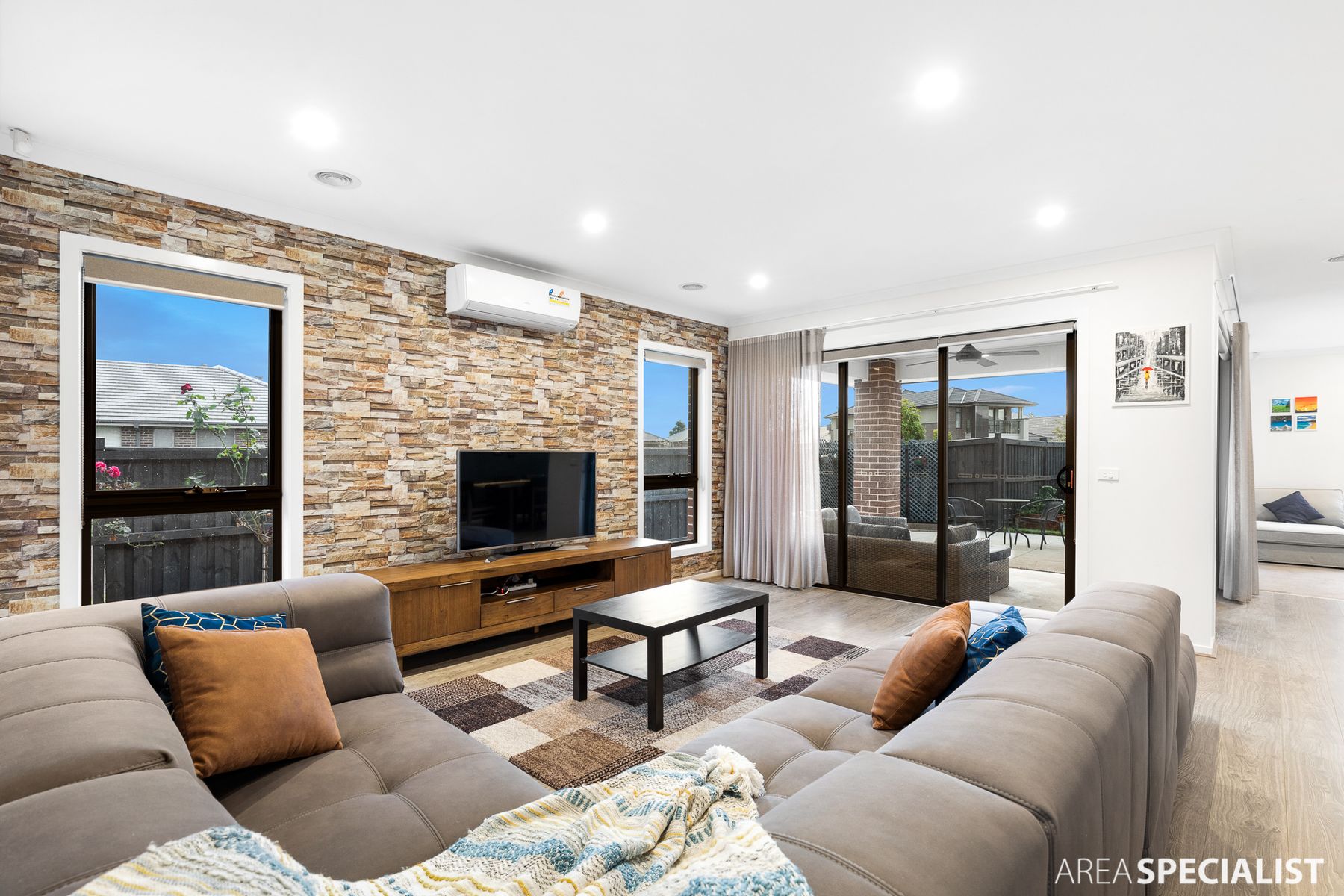 9 Larapinta Entrance, Werribee, VIC 3030, Werribee - Thumbnail 8