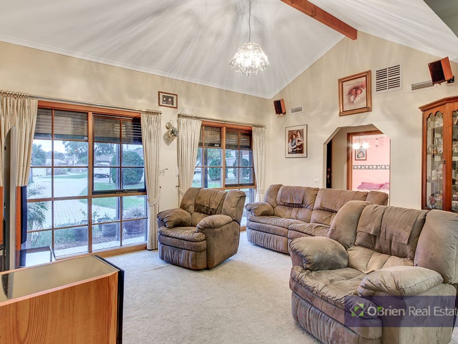 11 Bridle Court, Endeavour Hills, VIC 3802, Endeavour Hills - Thumbnail 2