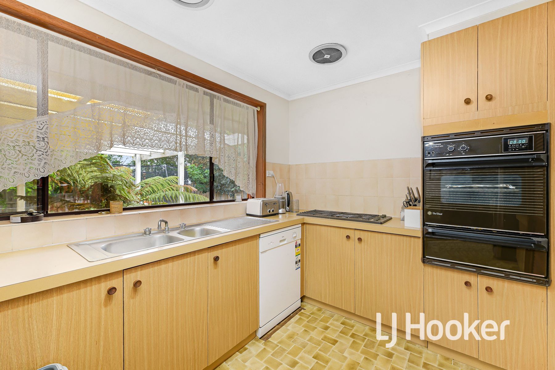 16 Hardy Court, Berwick VIC 3806, Berwick - Thumbnail 4
