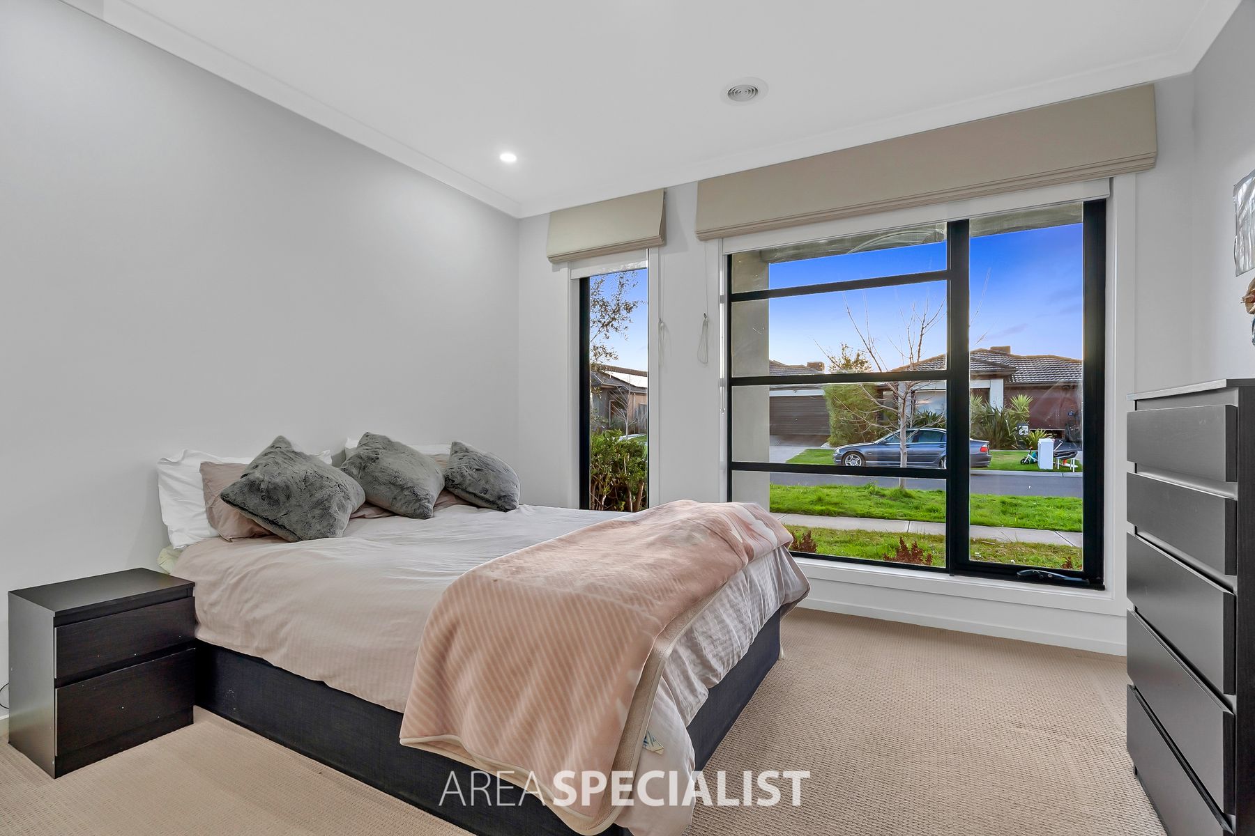 17 Alphey Road, Clyde North, VIC 3978, Clyde North - Thumbnail 6