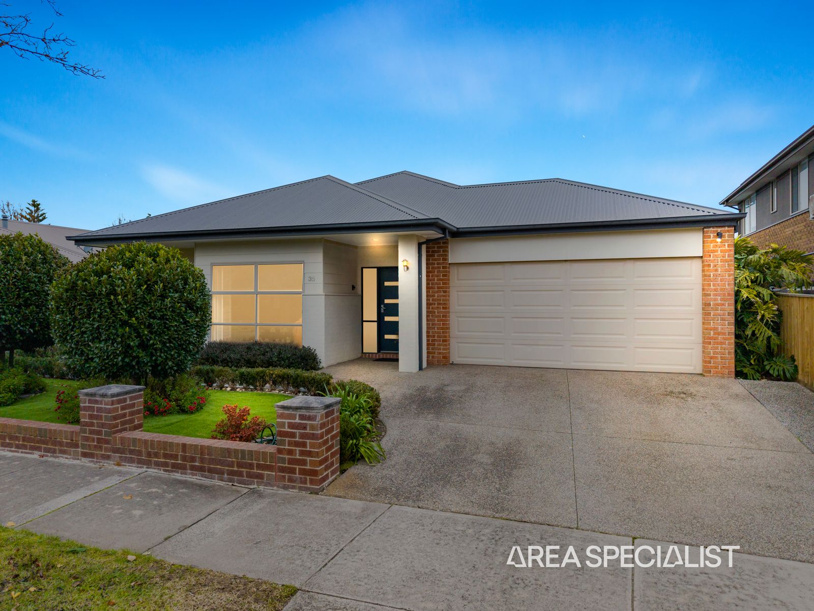 35 Mackellar Street, Pakenham, Pakenham - Thumbnail 2