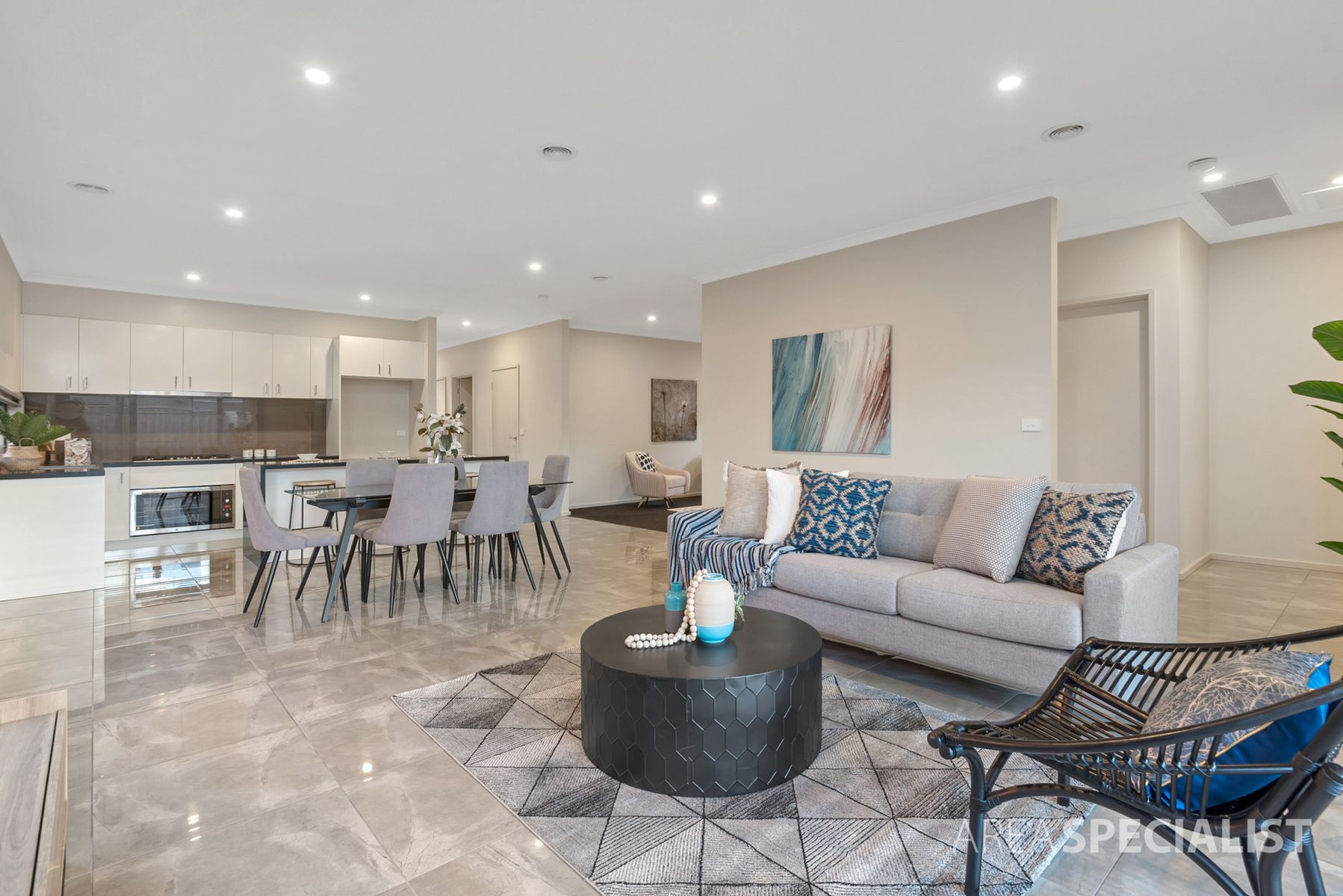 32 Spartan Avenue, Clyde North, VIC 3978, Clyde North - Thumbnail 3