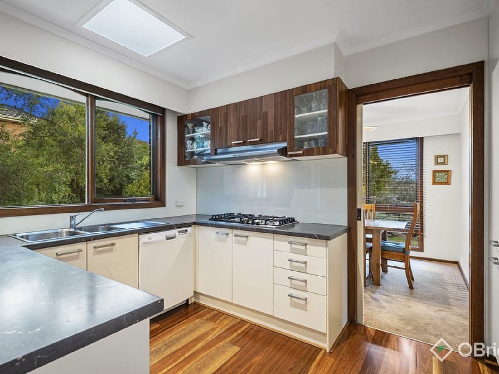 4 Maculosa Court, Endeavour Hills, VIC 3802, Endeavour Hills - Thumbnail 2