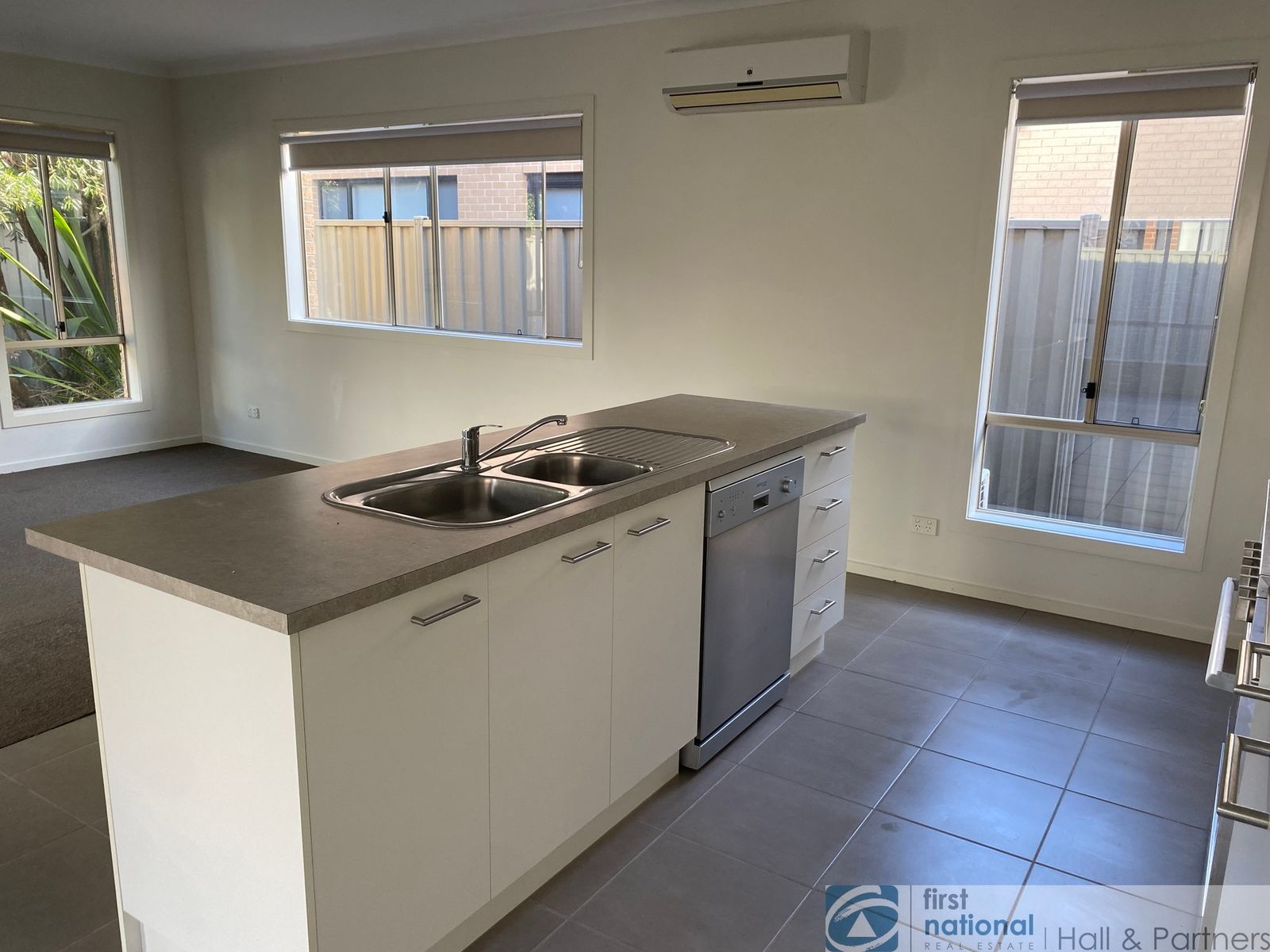 4 Heales Road, Cranbourne East VIC 3977, Cranbourne East - Thumbnail 3
