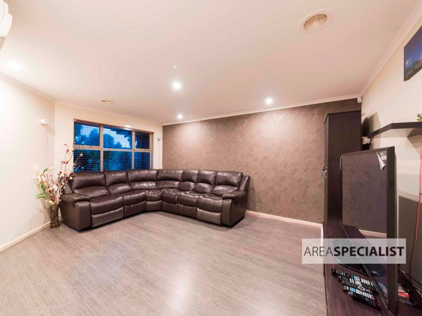 34 Kingdom Drive, Cranbourne, VIC 3977, Cranbourne - Thumbnail 2