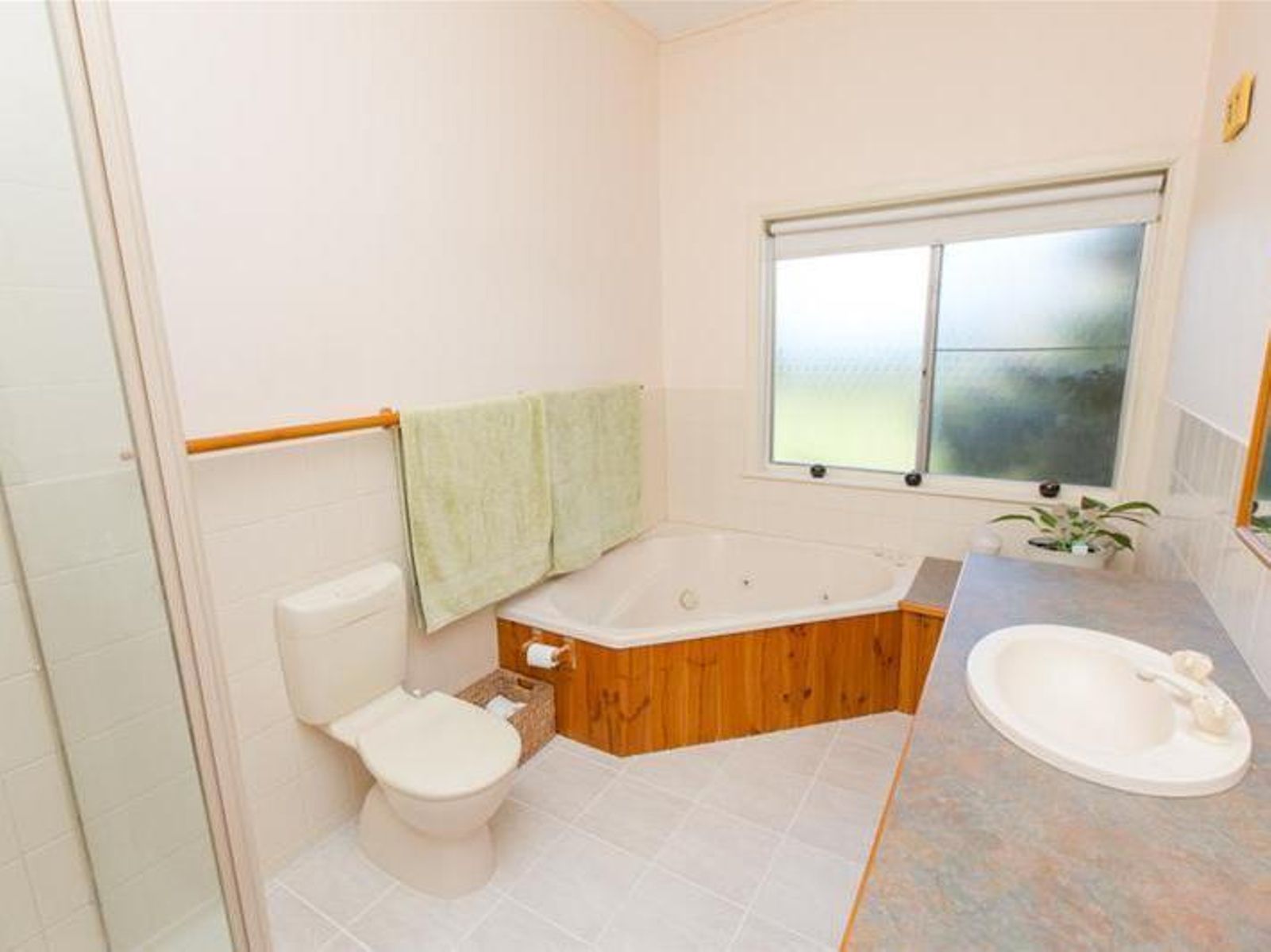 2818 Eleventh Street, Nichols Point - Thumbnail 7