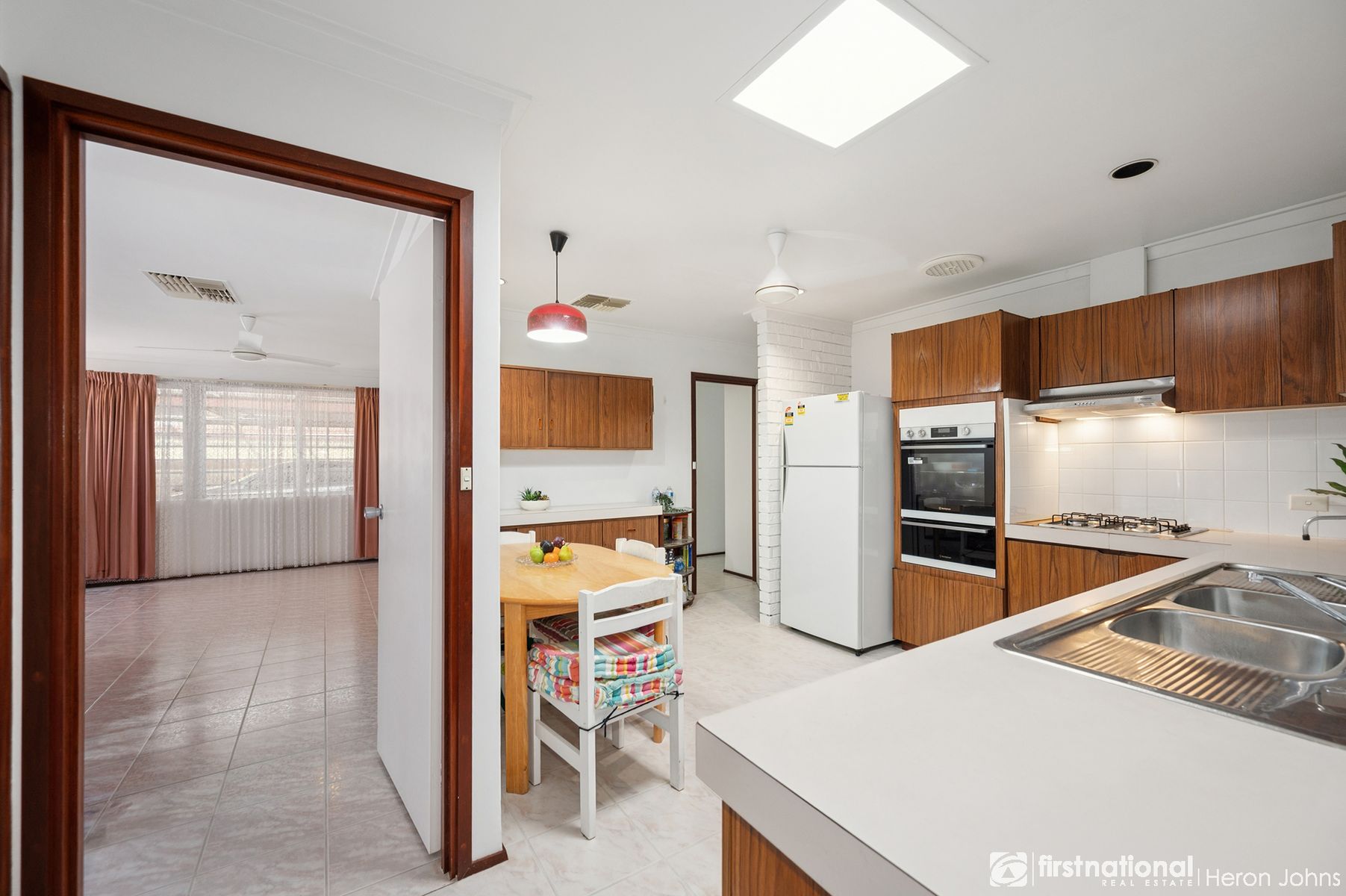 13 Hogarth Way, Bateman WA 6150, Bateman - Thumbnail 3