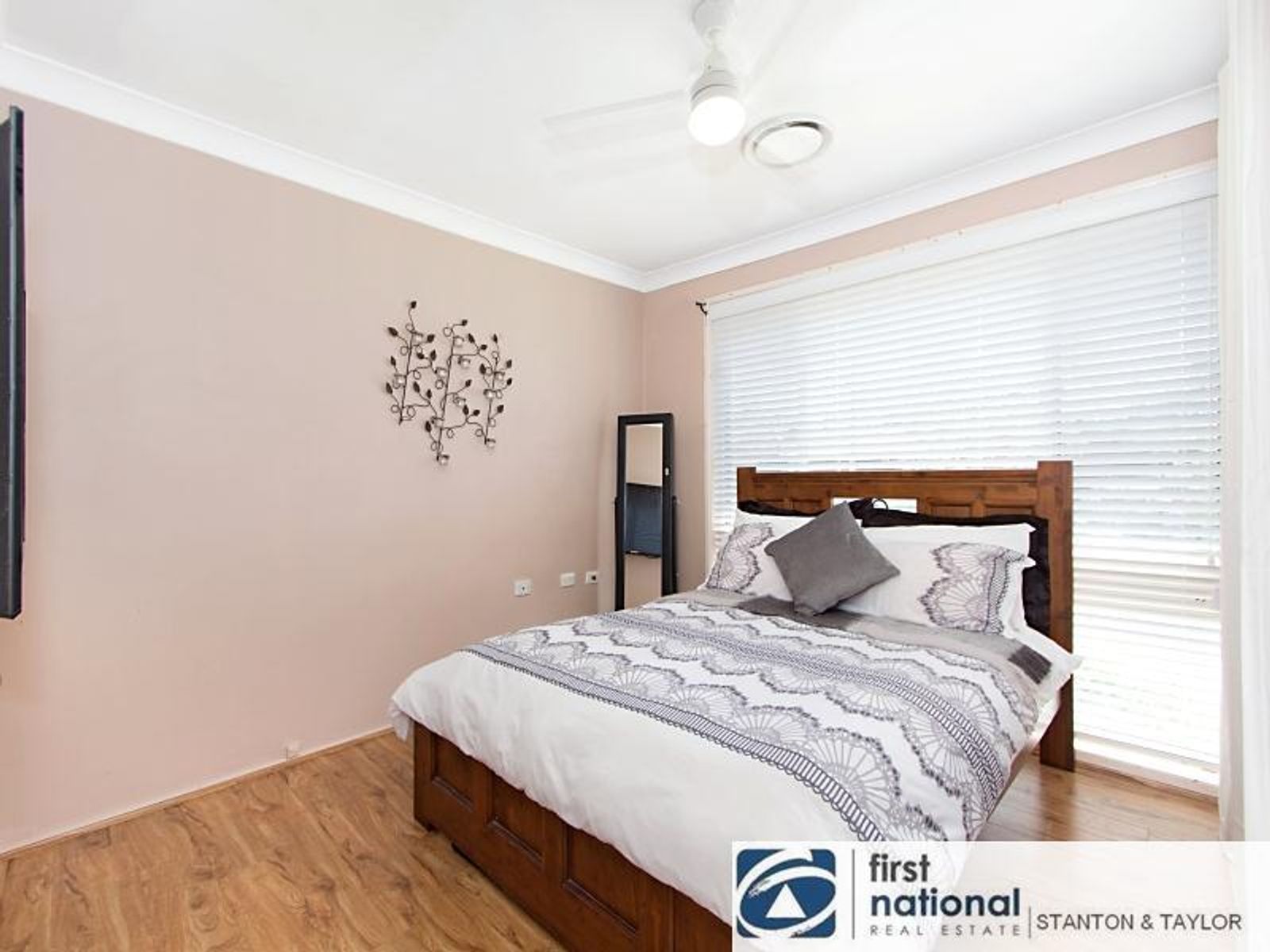 4 Carlyle Crescent, Cambridge Gardens - Thumbnail 2