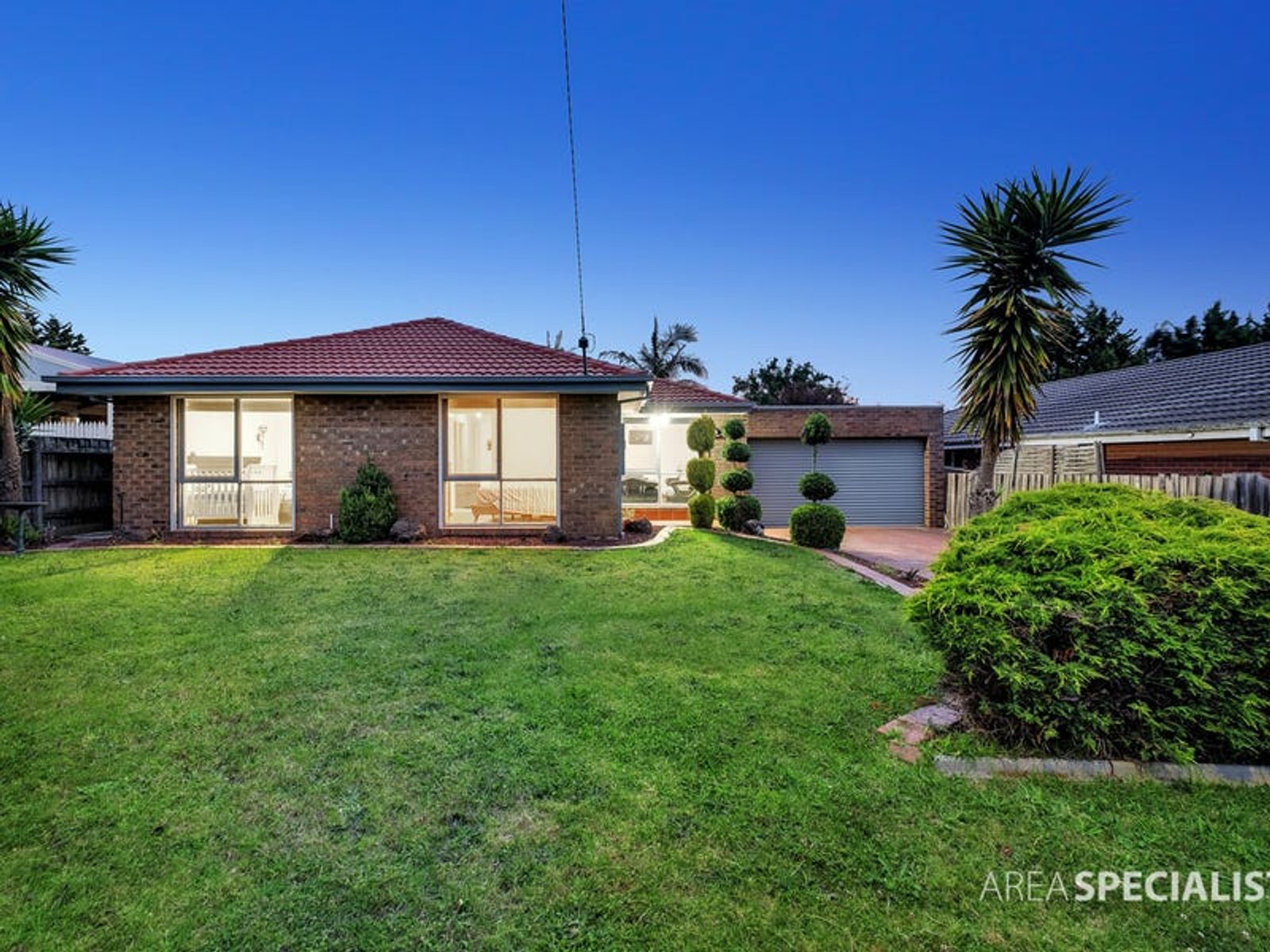 16 Lesley Drive, Hampton Park, VIC 3976, Hampton Park - Thumbnail 2