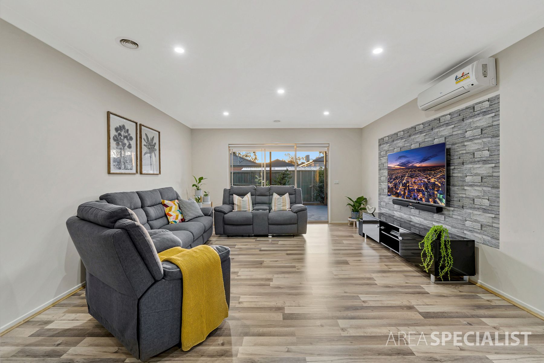 9 Stanford Street, Cranbourne West, VIC 3977, Cranbourne West - Thumbnail 2