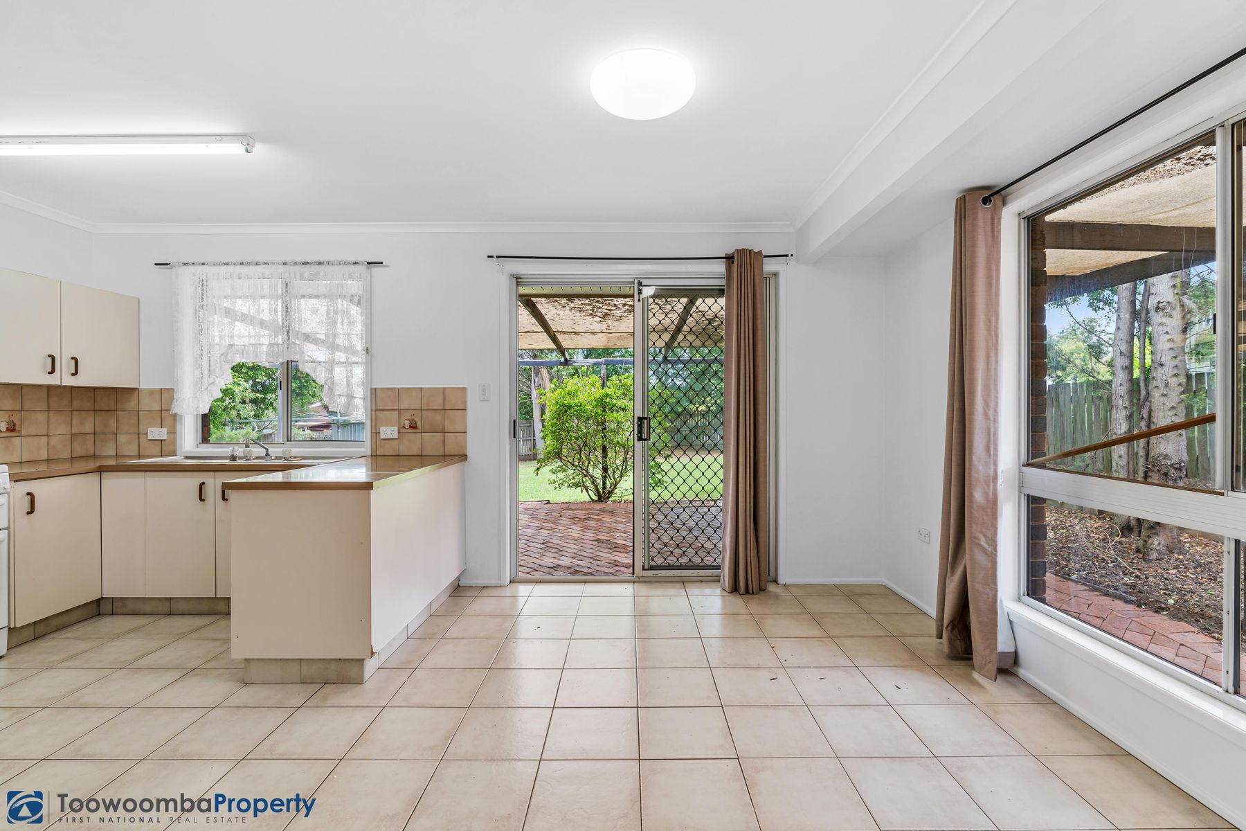 10 Seppelt Street, Wilsonton Heights QLD 4350, Wilsonton Heights - Thumbnail 2