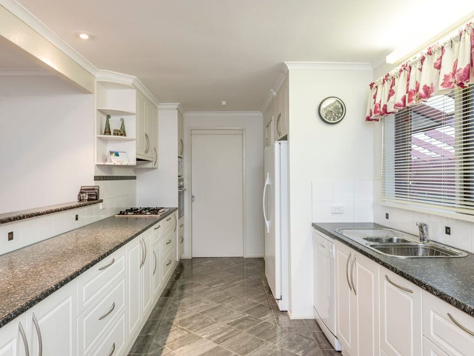 29 Gleneagles Drive, Endeavour Hills, VIC 3802, Endeavour Hills - Thumbnail 2