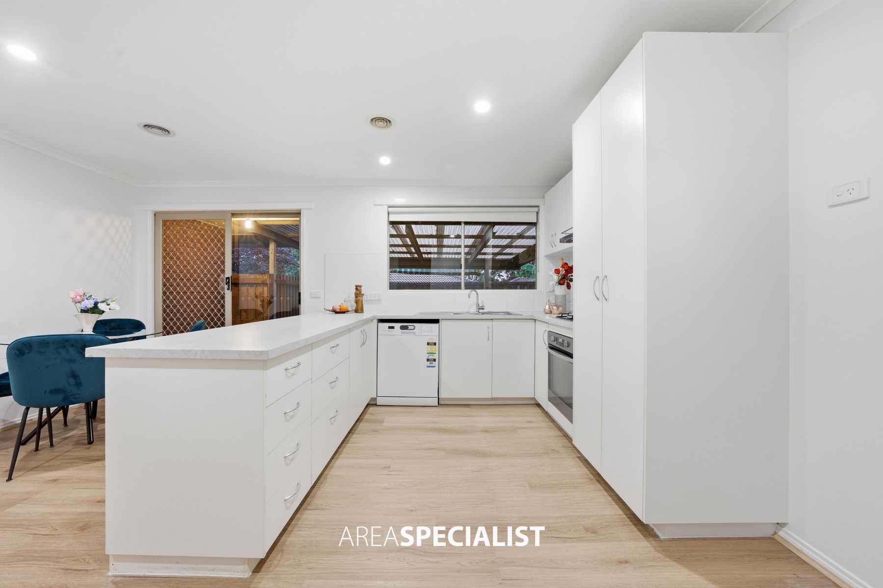 2 Knowing Close, Cranbourne West, Cranbourne West - Thumbnail 8