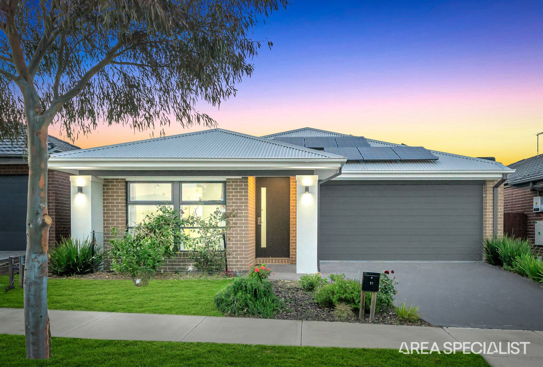 17 Runcorn Street, Werribee, VIC 3030, Werribee - Thumbnail 2