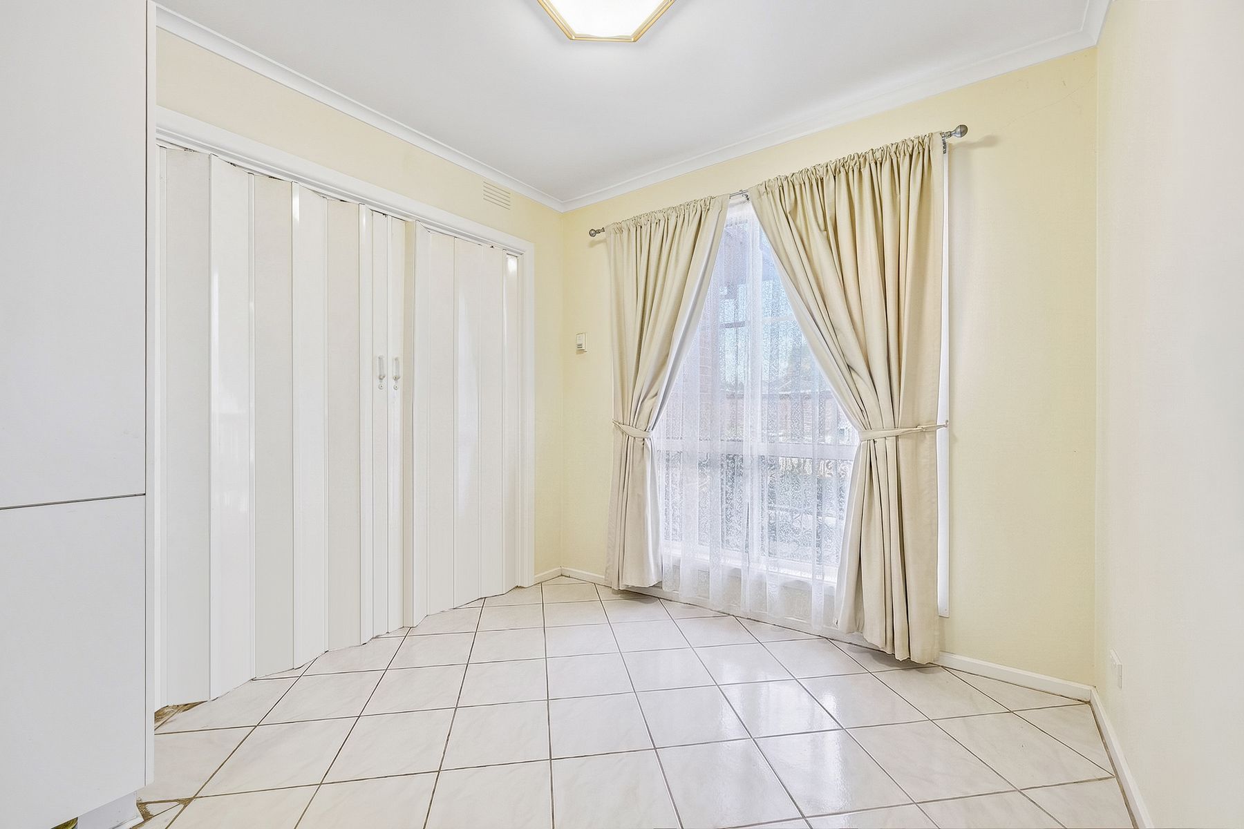 27 Bournemouth Avenue, Springvale, Springvale - Thumbnail 5