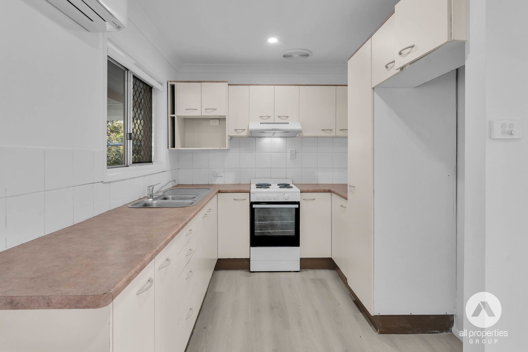 16 Douglas Street, Loganlea QLD 4131, Loganlea - Thumbnail 2