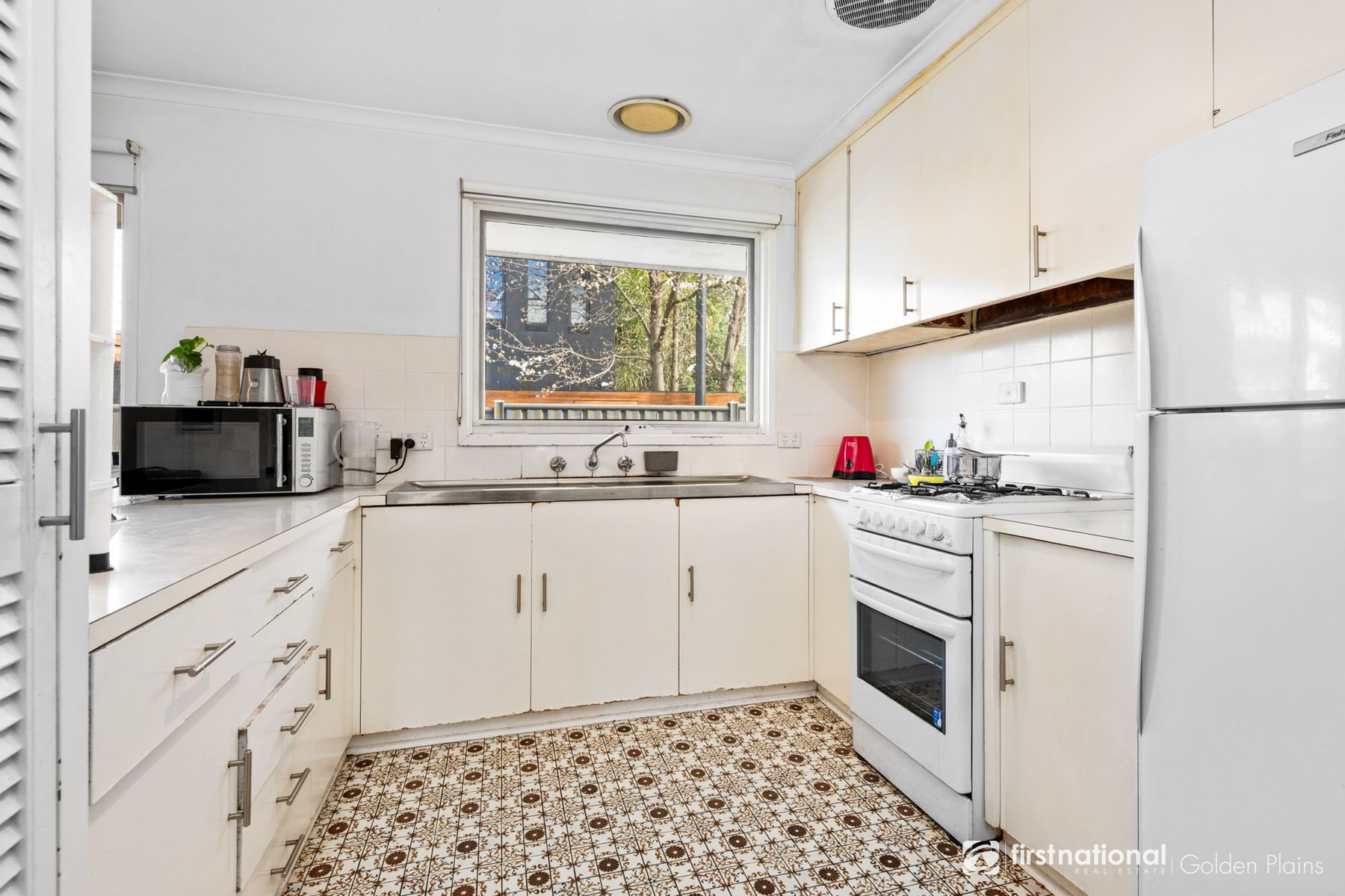 2/299 Autumn Street, Newtown VIC 3220, Newtown - Thumbnail 2