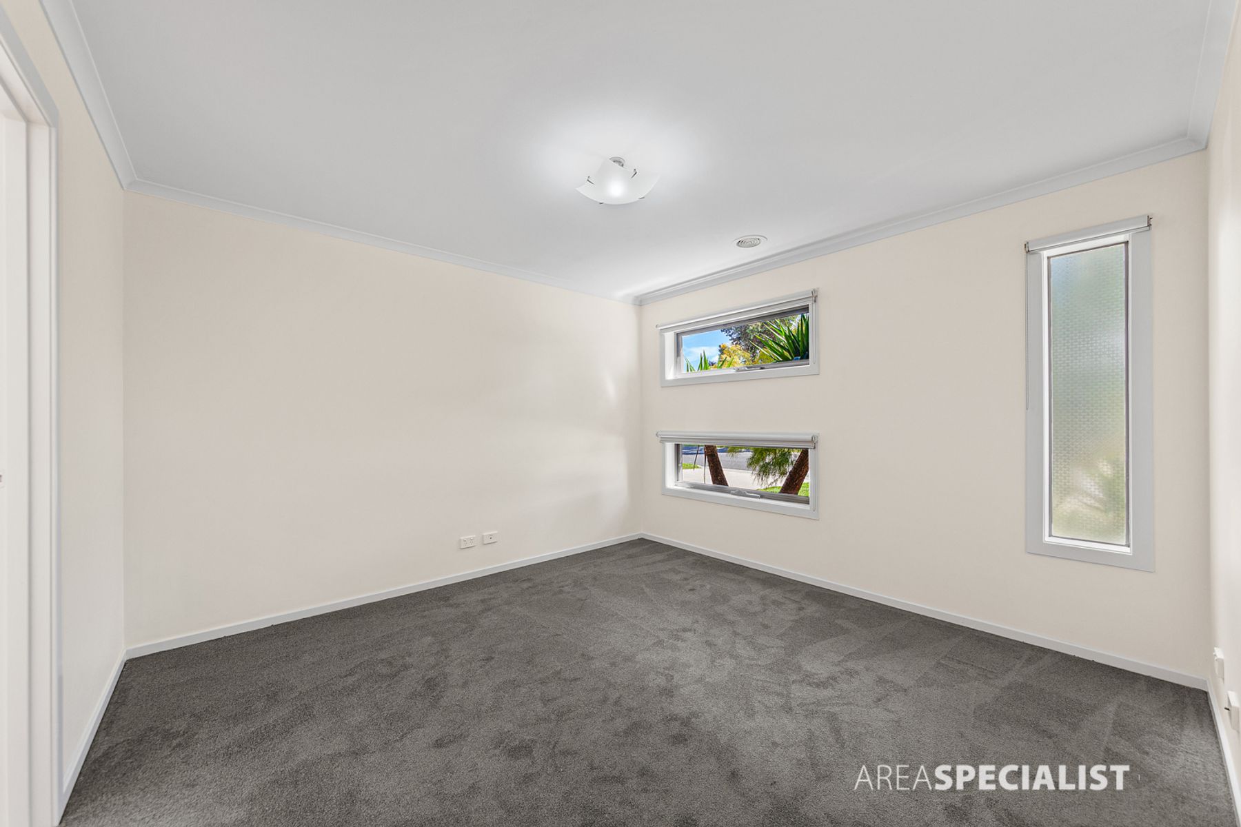 33  Serenity Street, Pakenham, VIC 3810, Pakenham - Thumbnail 4