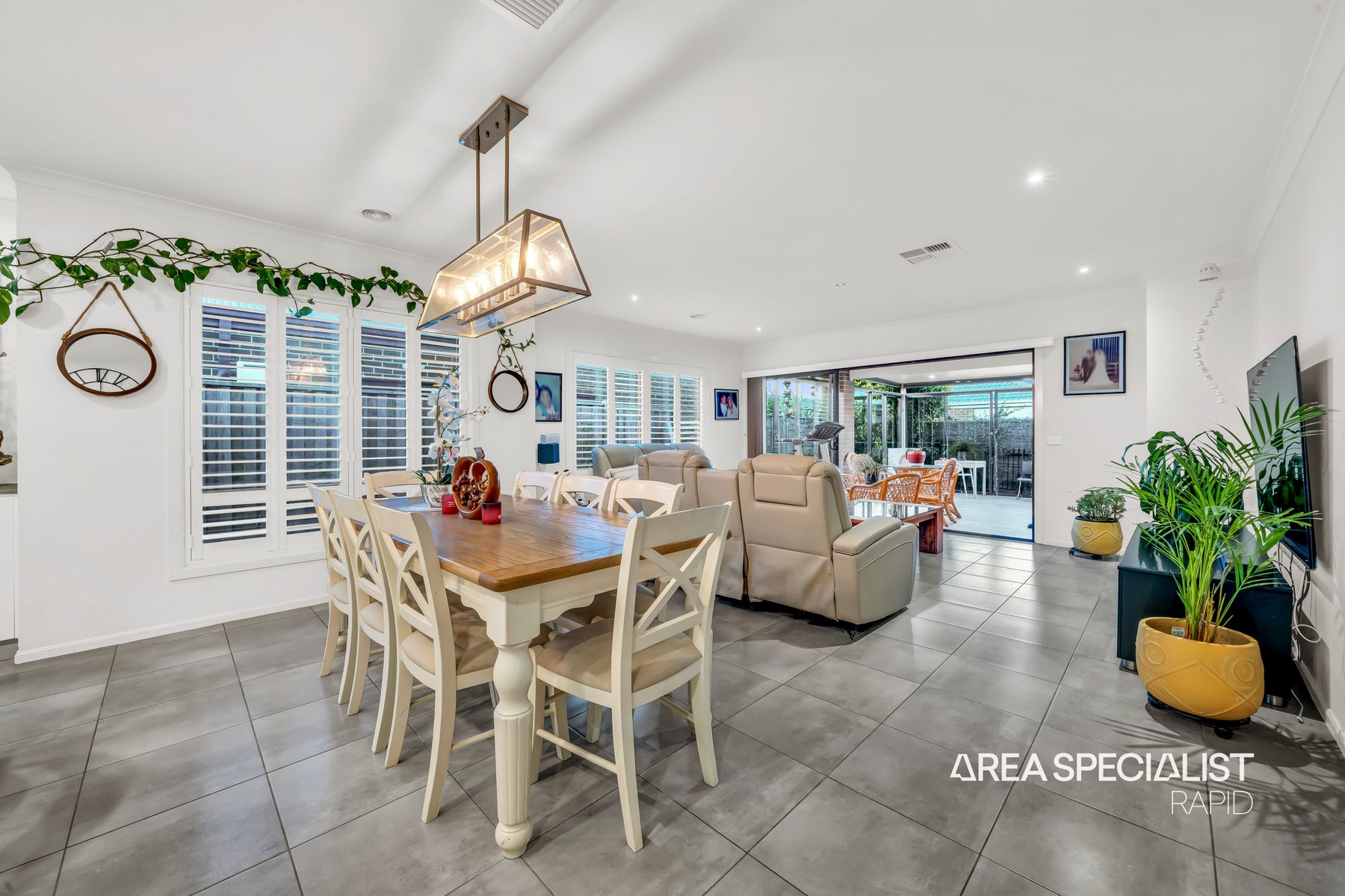 17 Picnic Avenue, Clyde North, Clyde North - Thumbnail 5