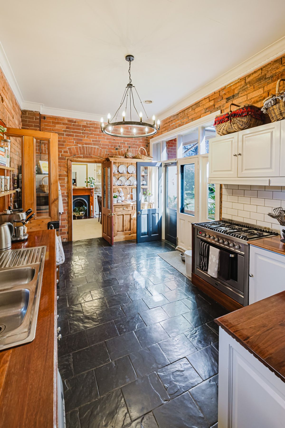 046 Open2view ID945125 88   90 Main Street
