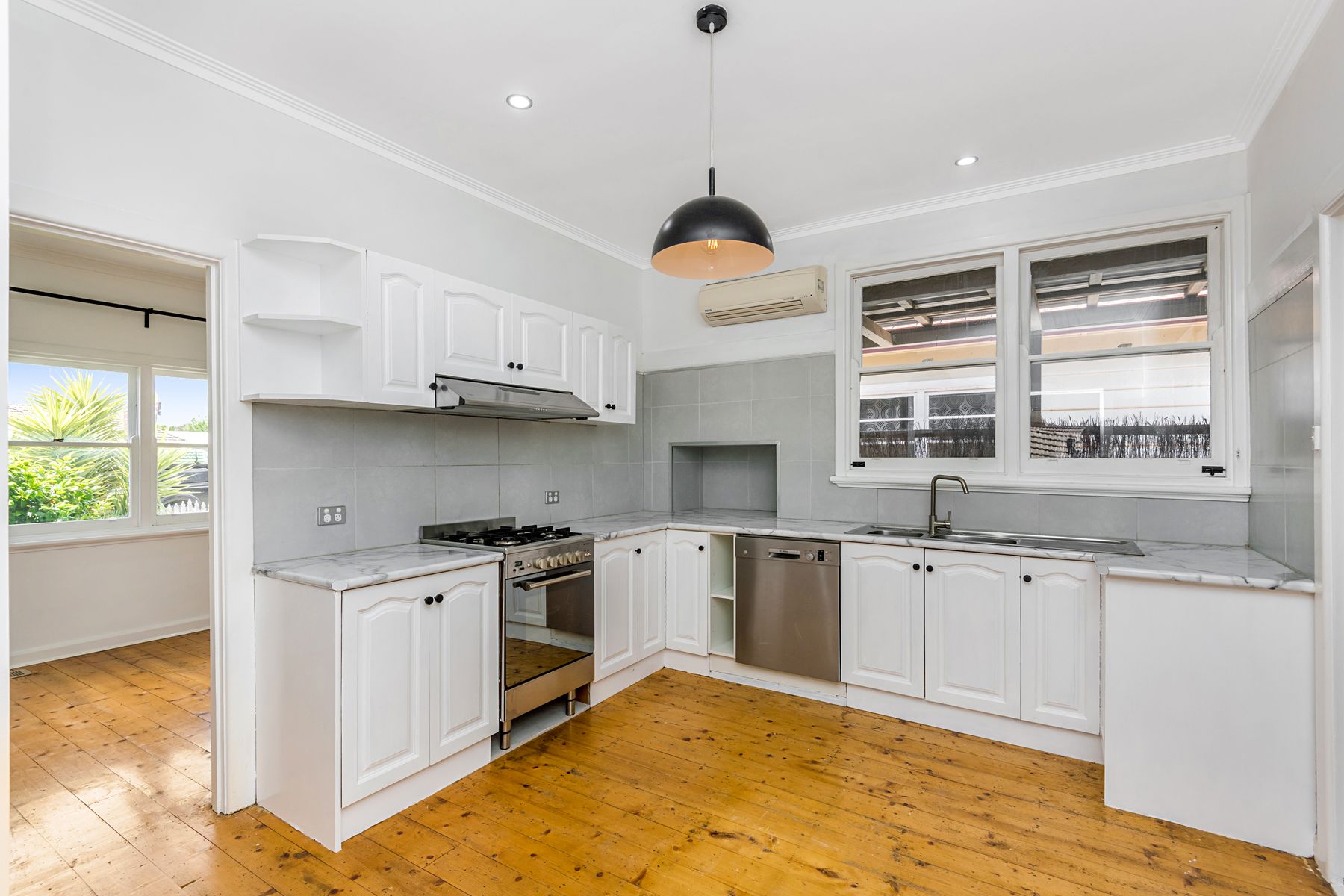 18 Carpenter Street, Kangaroo Flat VIC 3555, Kangaroo Flat - Thumbnail 2